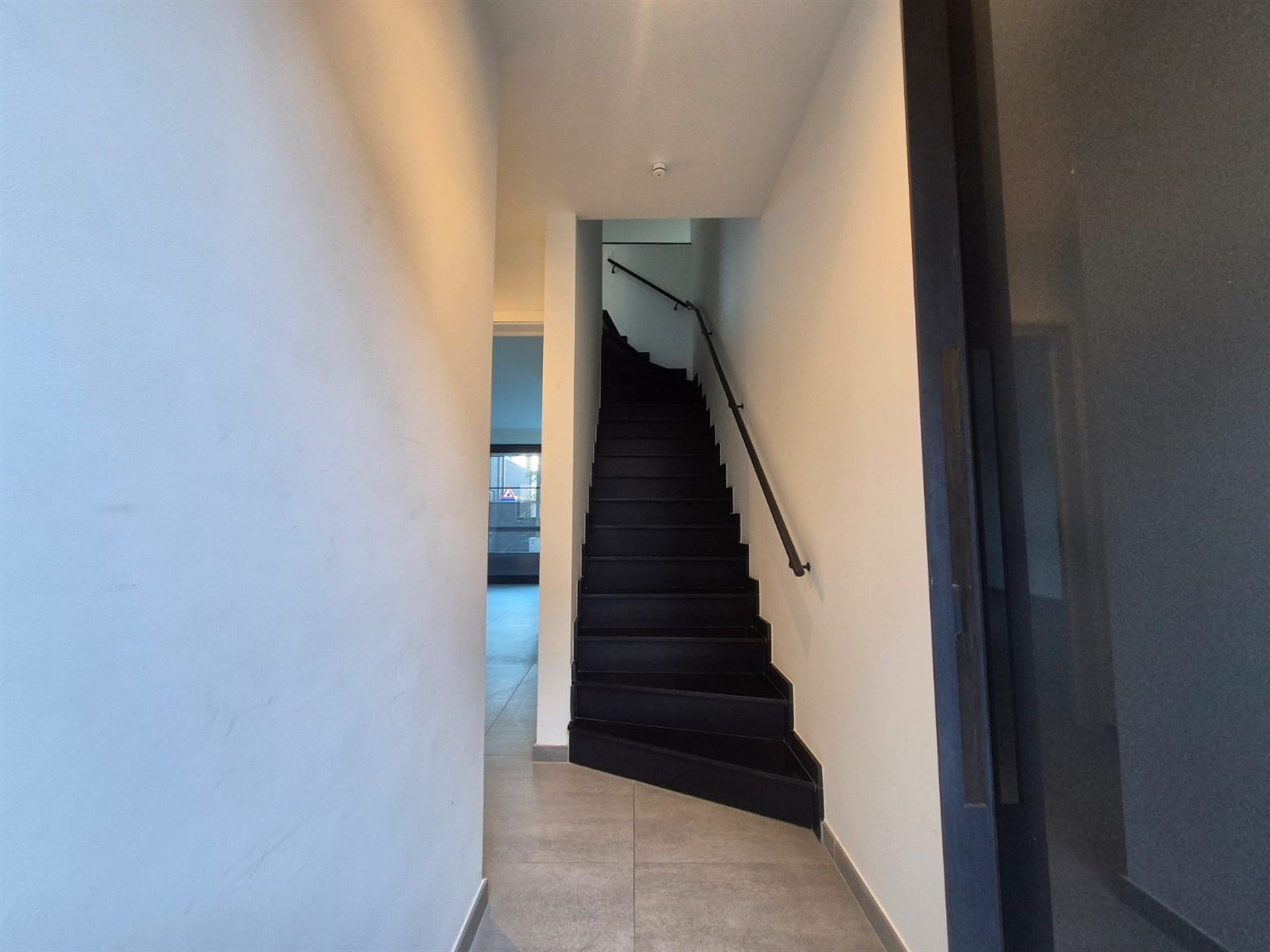 Nieuwbouwwoning (2021) met 3 slaapkamers, tuin en garage.  foto 2