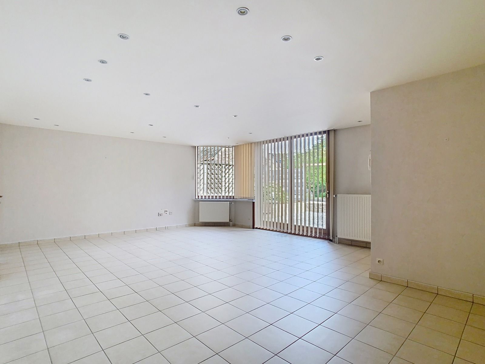 Instapklare woning met 3 SLPK, 2 badkamers, Garage én Tuin! foto 4
