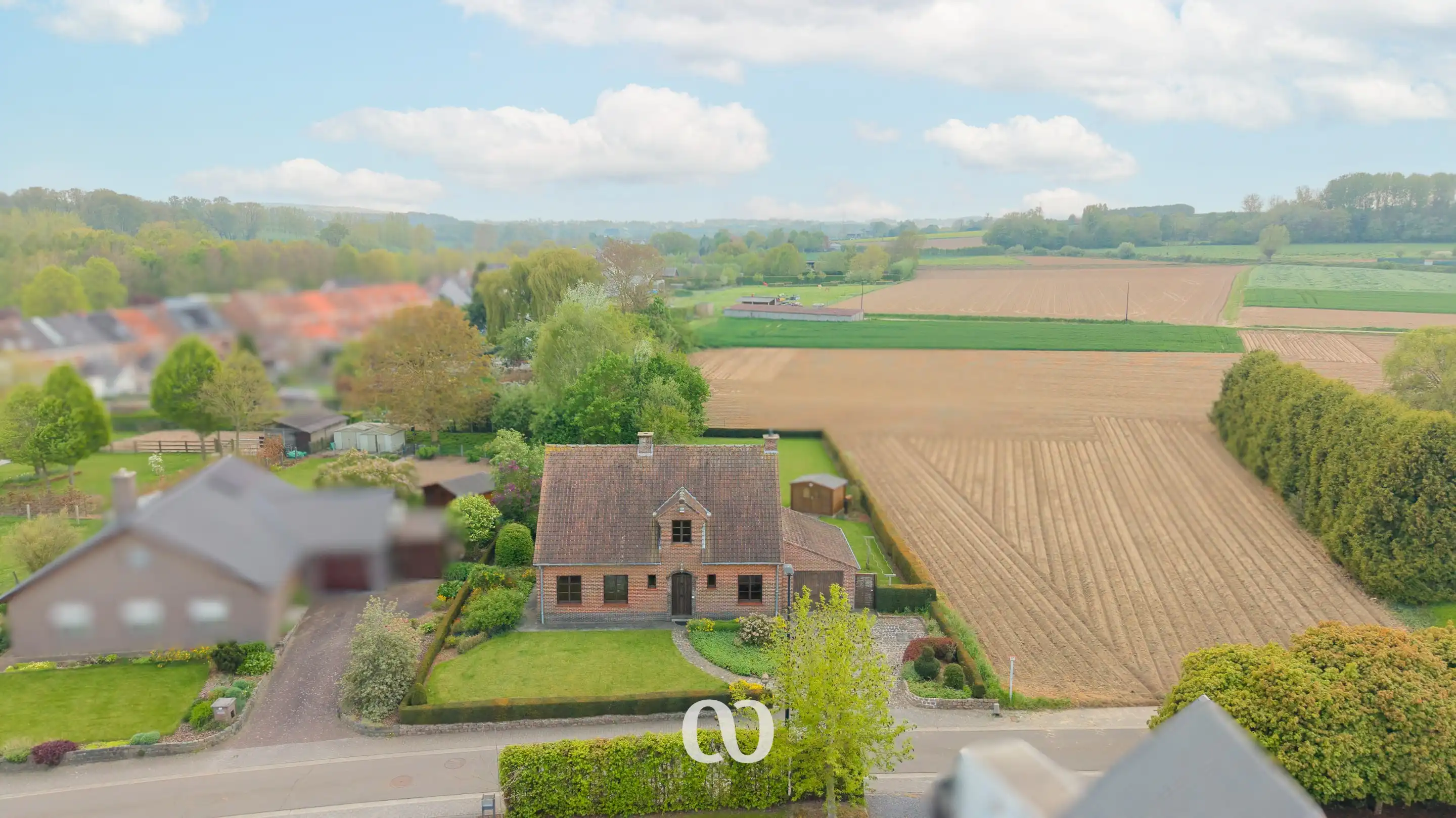 Hoofdfoto van de publicatie: Prachtig gelegen gezinswoning met tuin en uitzicht in het centrum van Etikhove