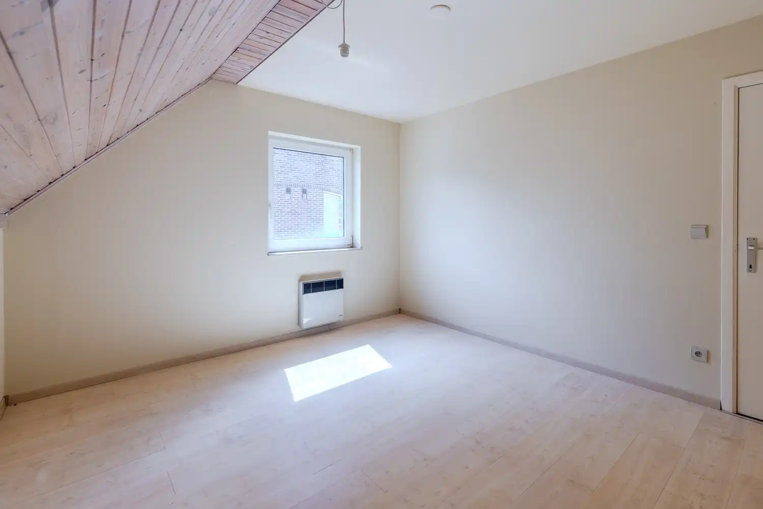 Instapklaar appartement met twee slaapkamers en ruime ondergrondse parking in Smeermaas, Lanaken. foto 18
