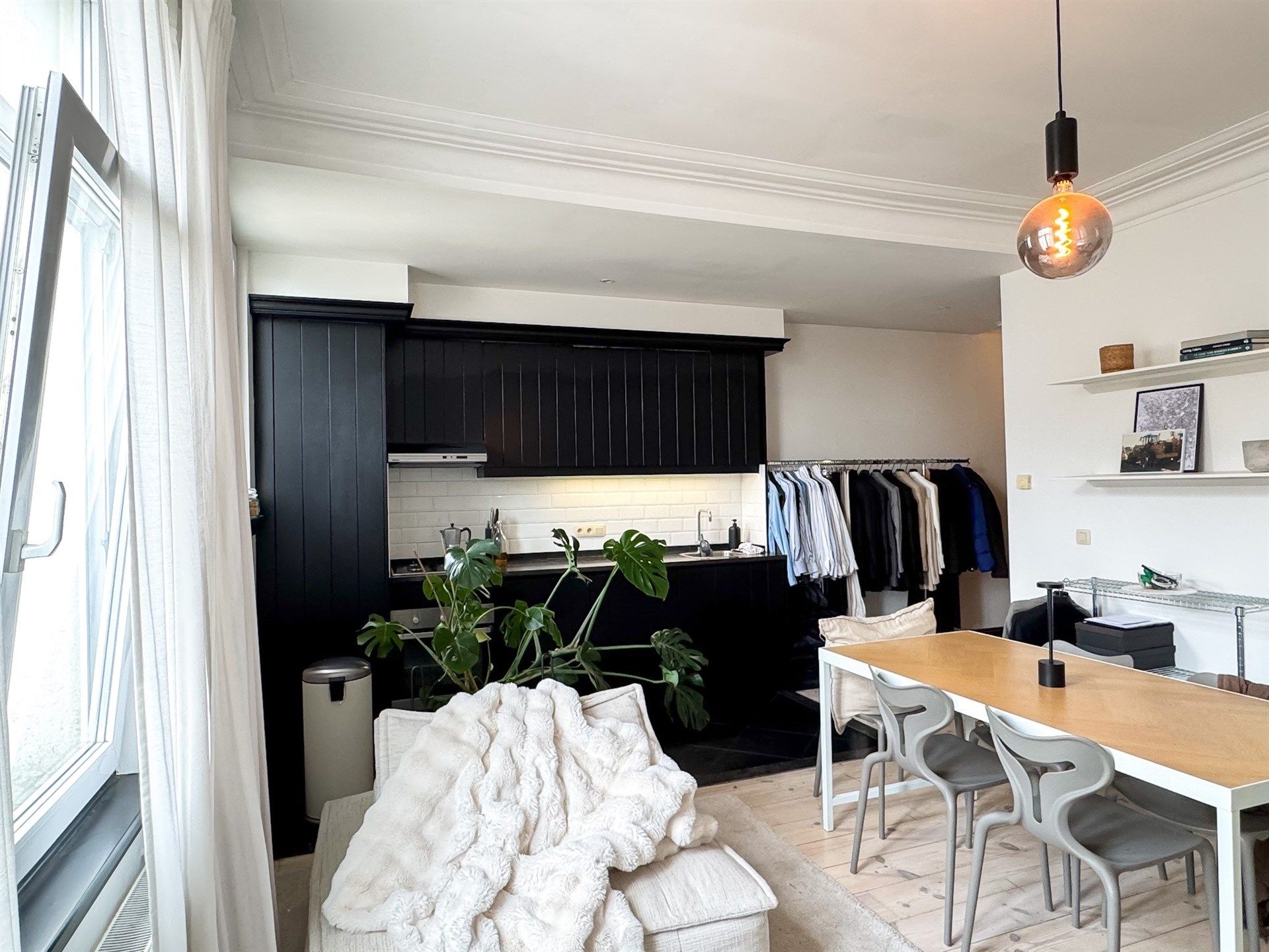 Fijn appartement met 1 slaapkamer en open keuken foto 4