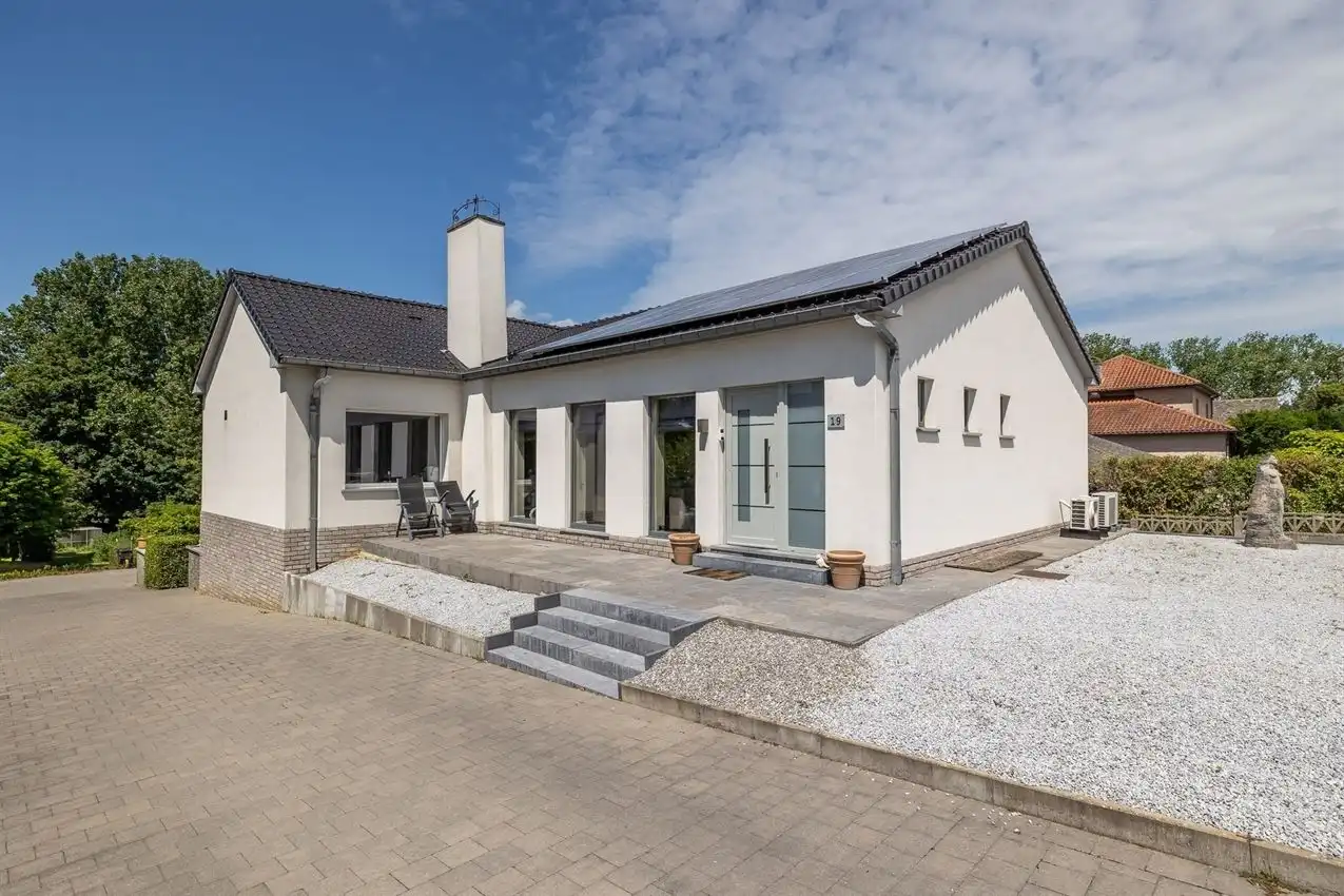 Grote tuin, zee aan ruimte en tot 5 slaapkamers foto 3