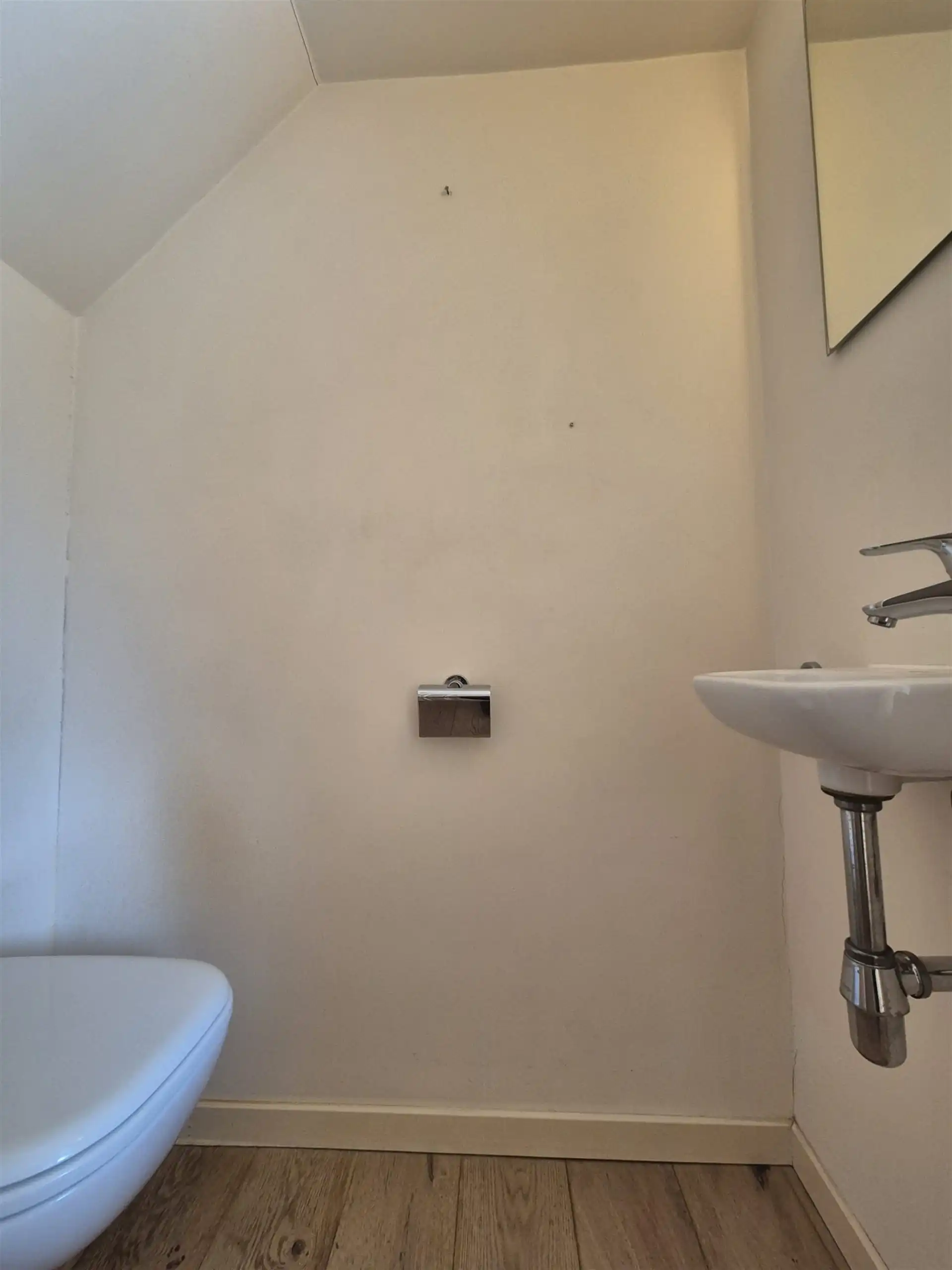 Verrassend ruim gelegen appartment met zicht op het water.  foto 27