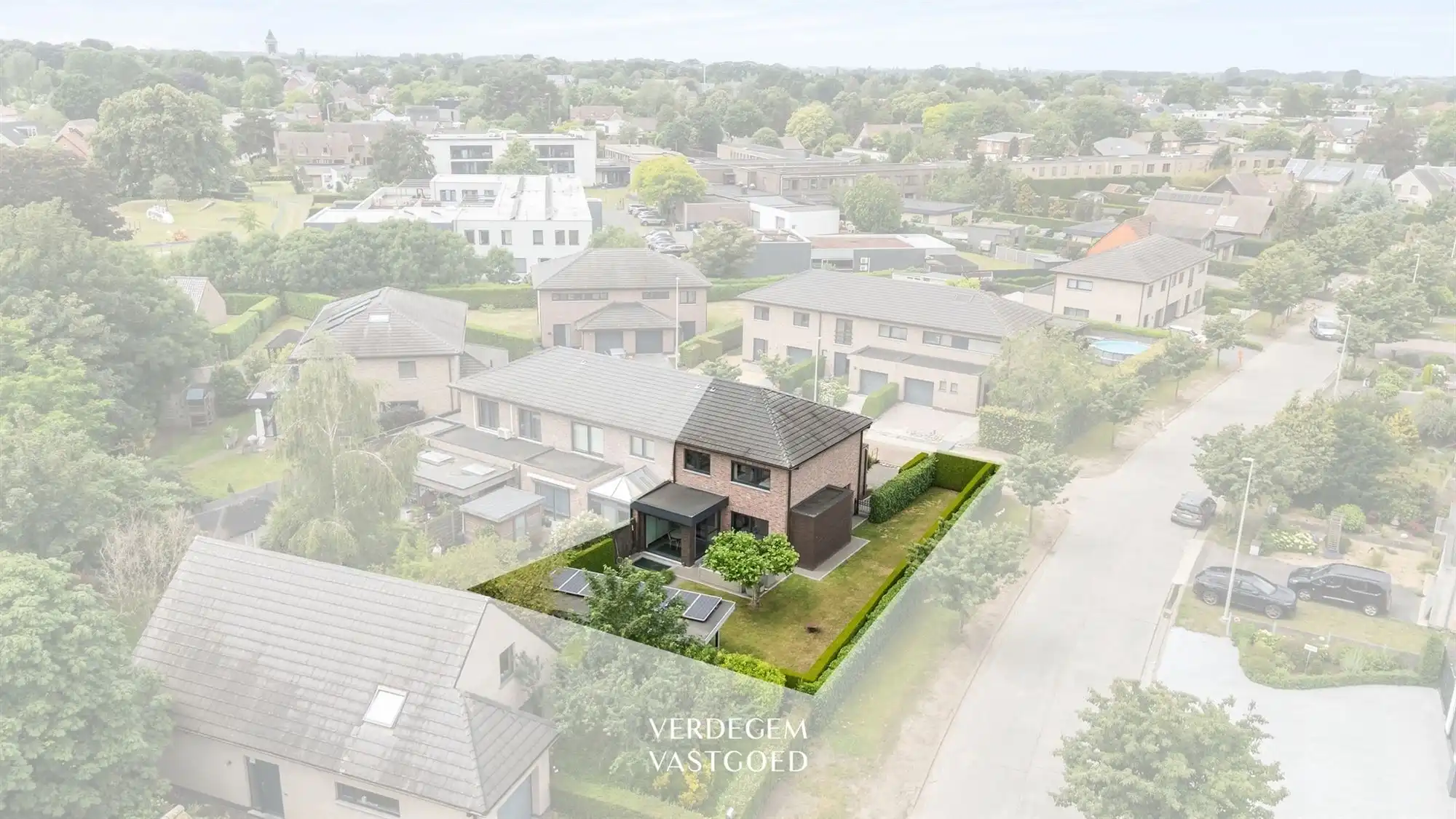 Knappe woning met 3 slaapkamers en geniettuin in het centrum van Evergem foto 2