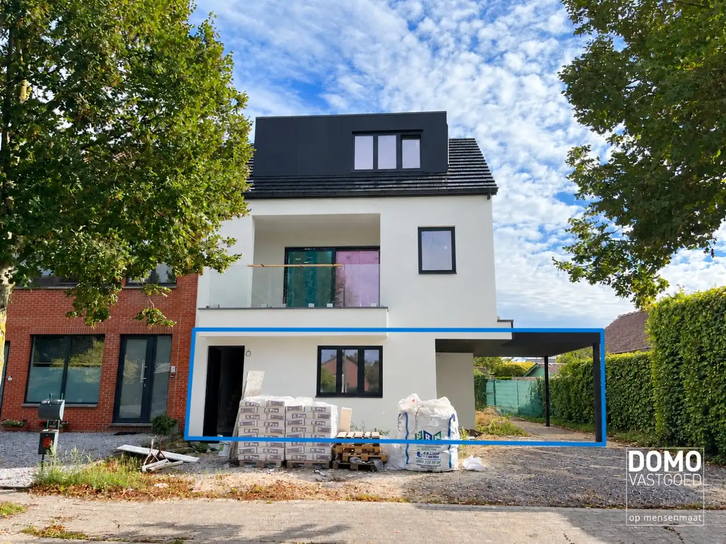 GELIJKVLOERS NIEUWBOUWAPPARTEMENT MET TUIN IN HASSELT foto {{pictureIndex}}