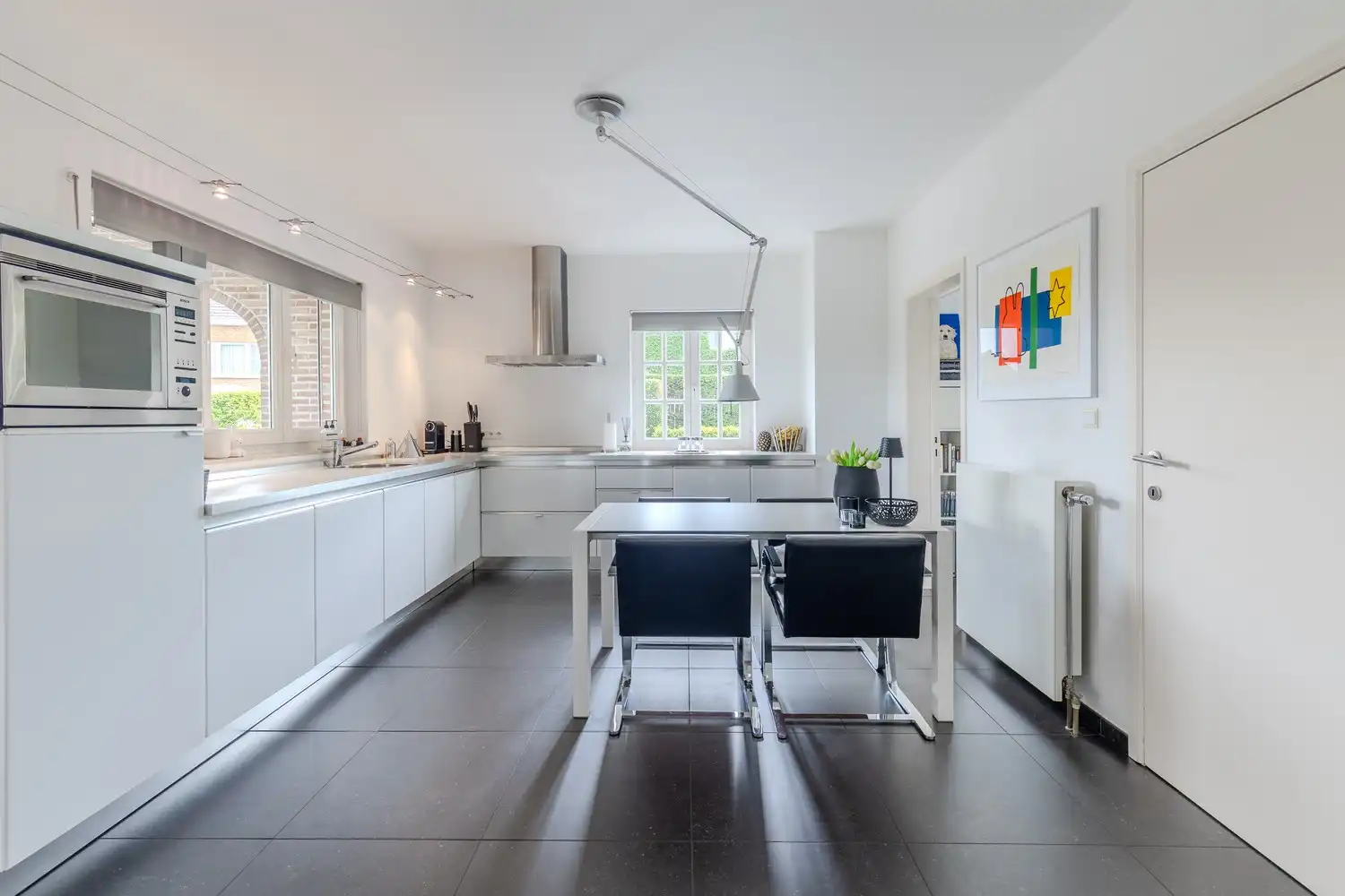Verzorgde, instapklare woning met 3 slaapkamers én 2 badkamers in het gezellige Mopertingen, Bilzen-Hoeselt. foto 11