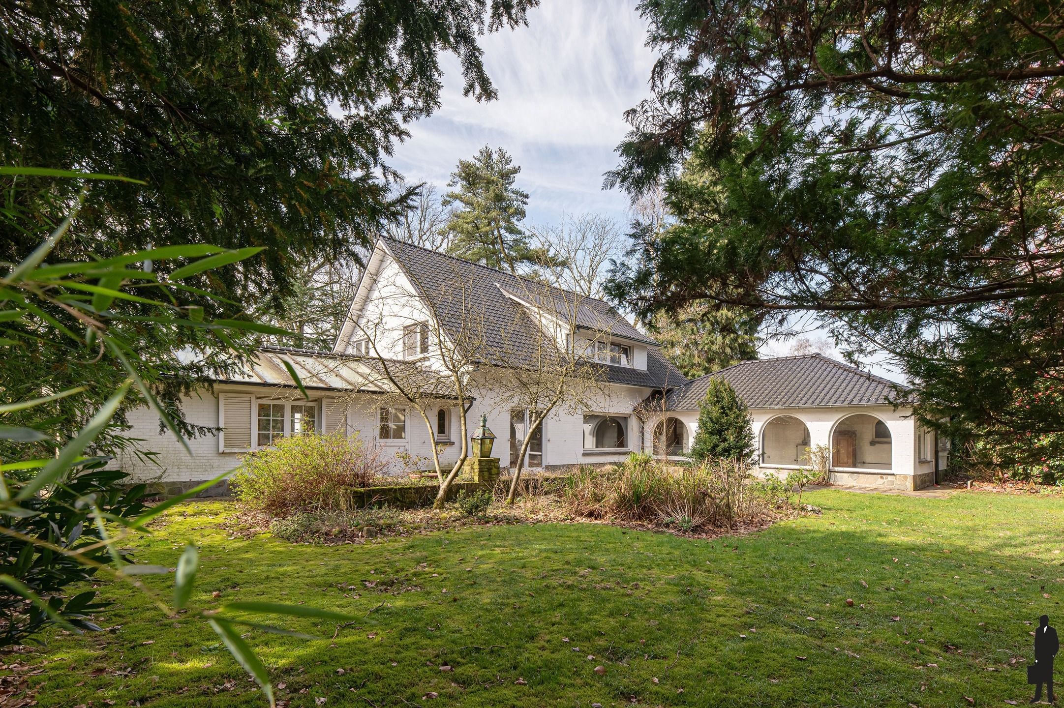 In Vriesdonk, op wandelafstand van de  openluchtschool Sint-Ludgardis gelegen, volledig te renoveren villa op ca. 1.800 m². foto 13