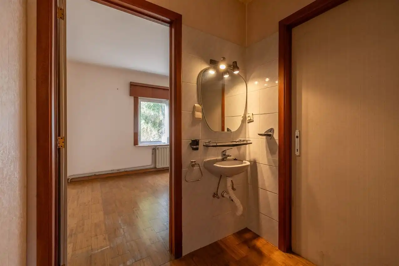 Te renoveren splitlevel woning in doodlopende straat foto 23