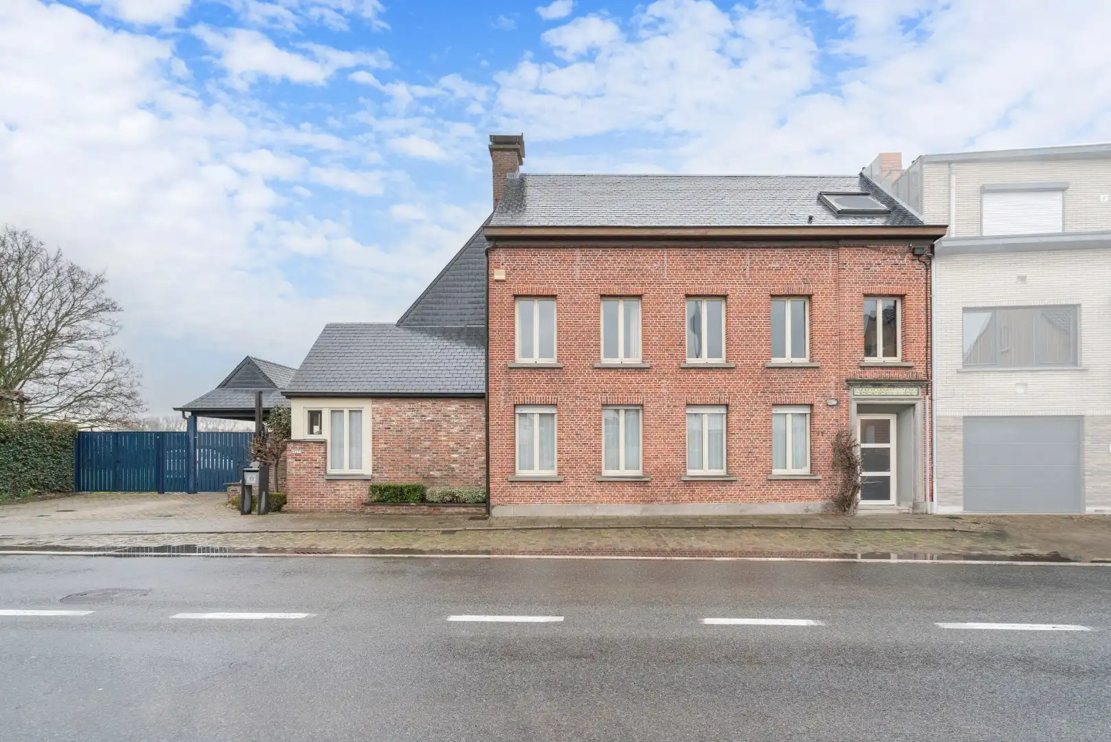 Prachtig herenhuis met 3 slaapkamers in Wichelen foto {{pictureIndex}}