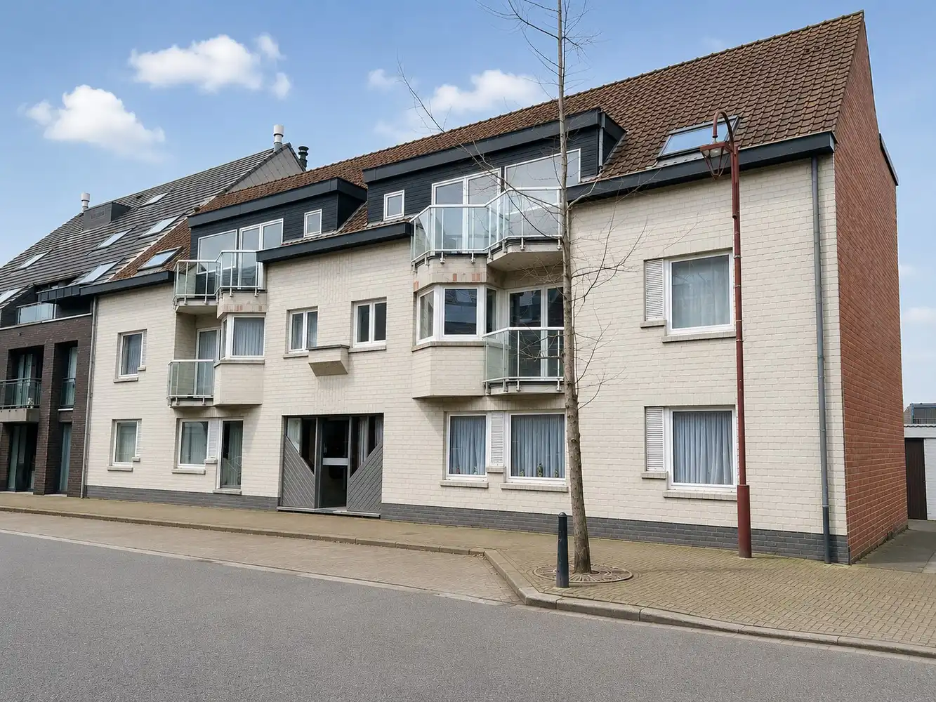 Instapklare 2-slaapkamerappartement met garage in Aartrijke - een echte aanrader! foto 9