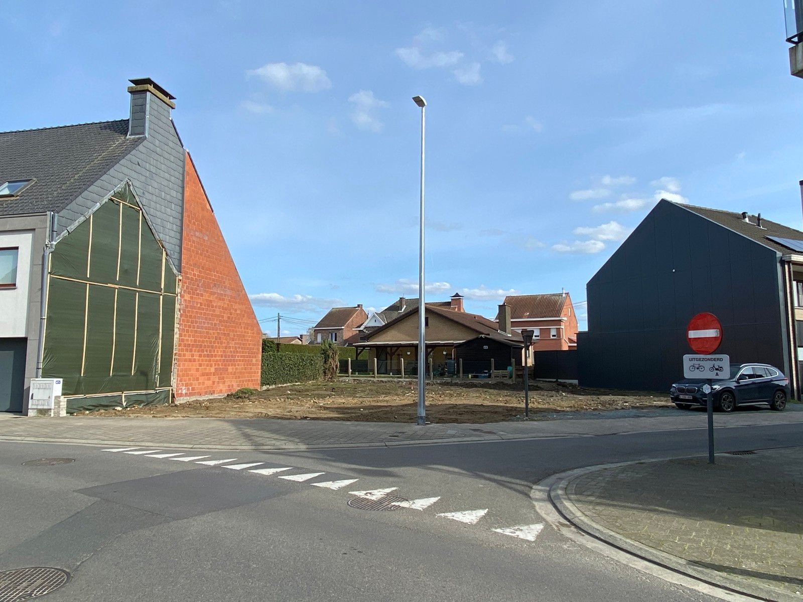 IN OPTIE - Bouwgrond (LOT 3) half-open bebouwing pal bij centrum Opstal foto {{pictureIndex}}