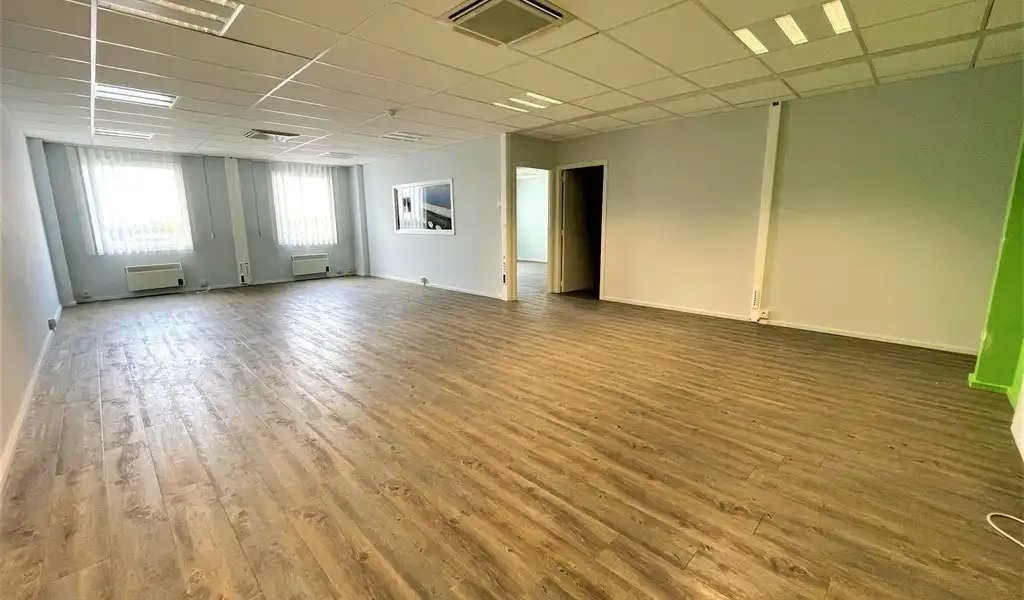 Instapklaar kantoor te huur in Immogranit Building Drongen foto 6