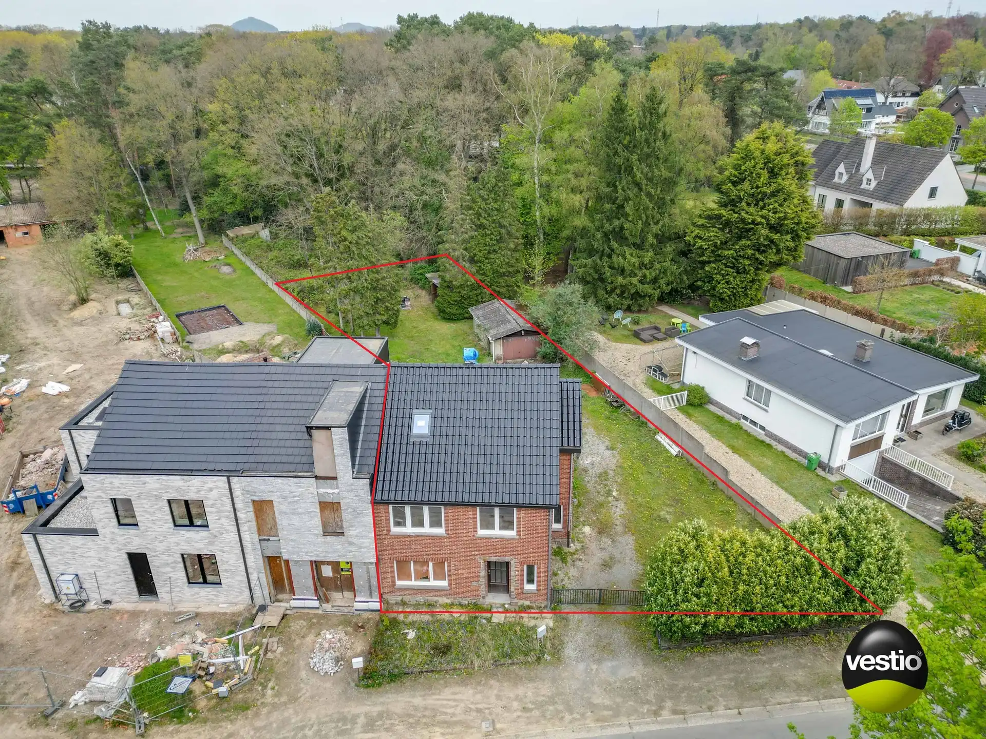 Hoofdfoto van de publicatie: DEELS GERENOVEERDE WONING MET TOPLIGGING OP DE BRET