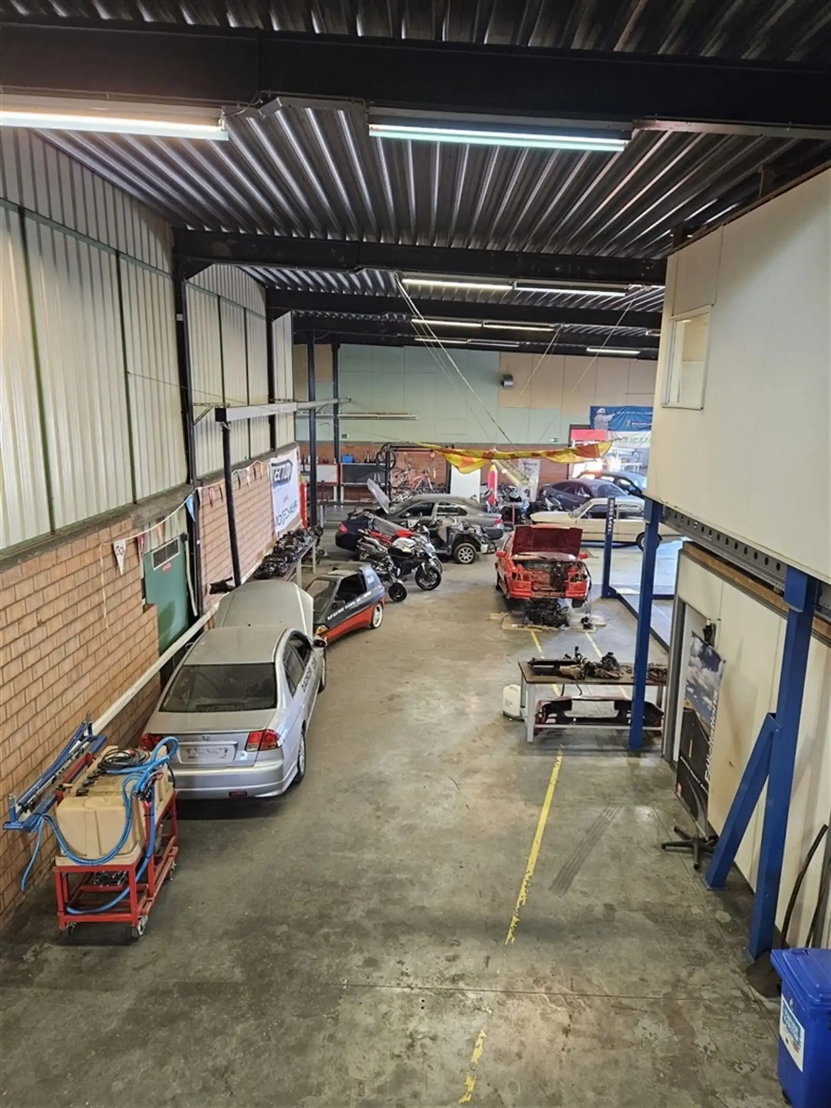 Magazijn met kantoorunit te Drongen foto 8