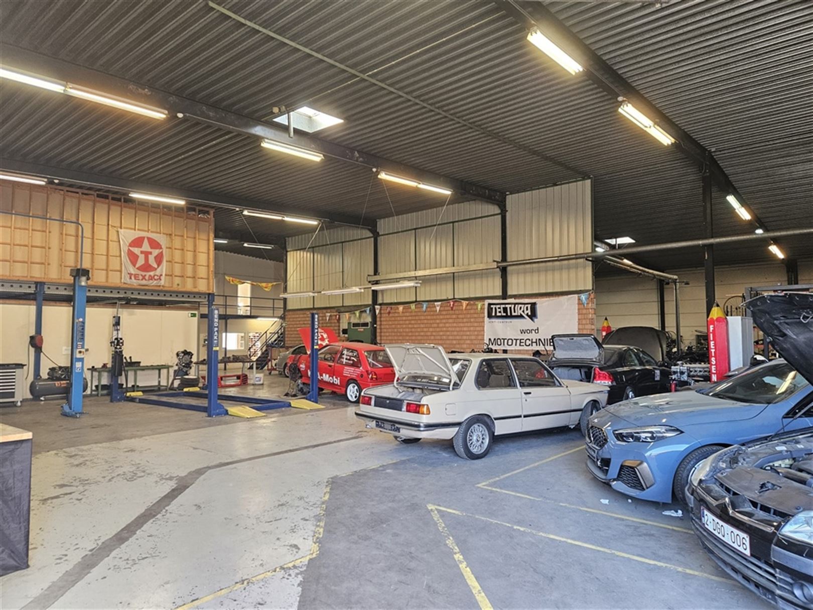 Magazijn met kantoorunit te Drongen foto 8