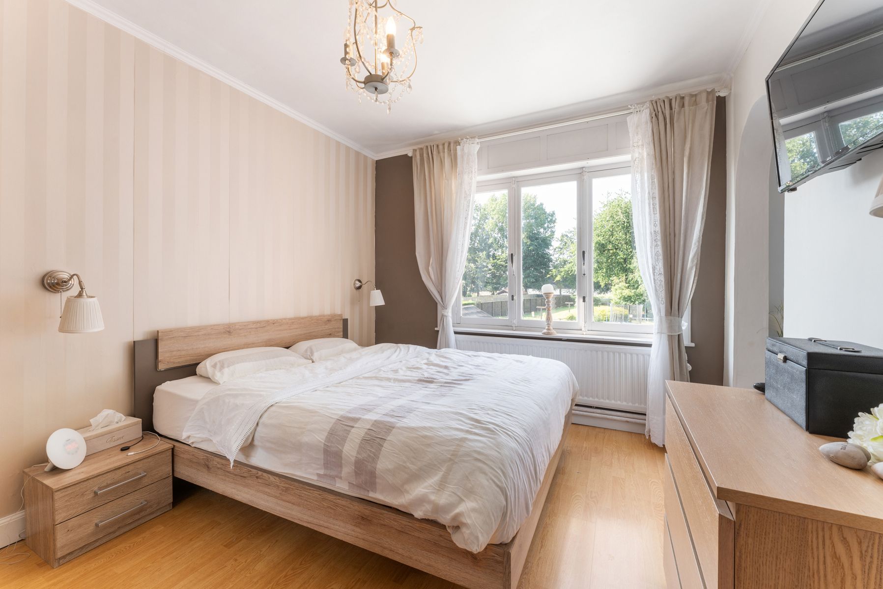 Charmante gezinswoning op ruim perceel foto 12