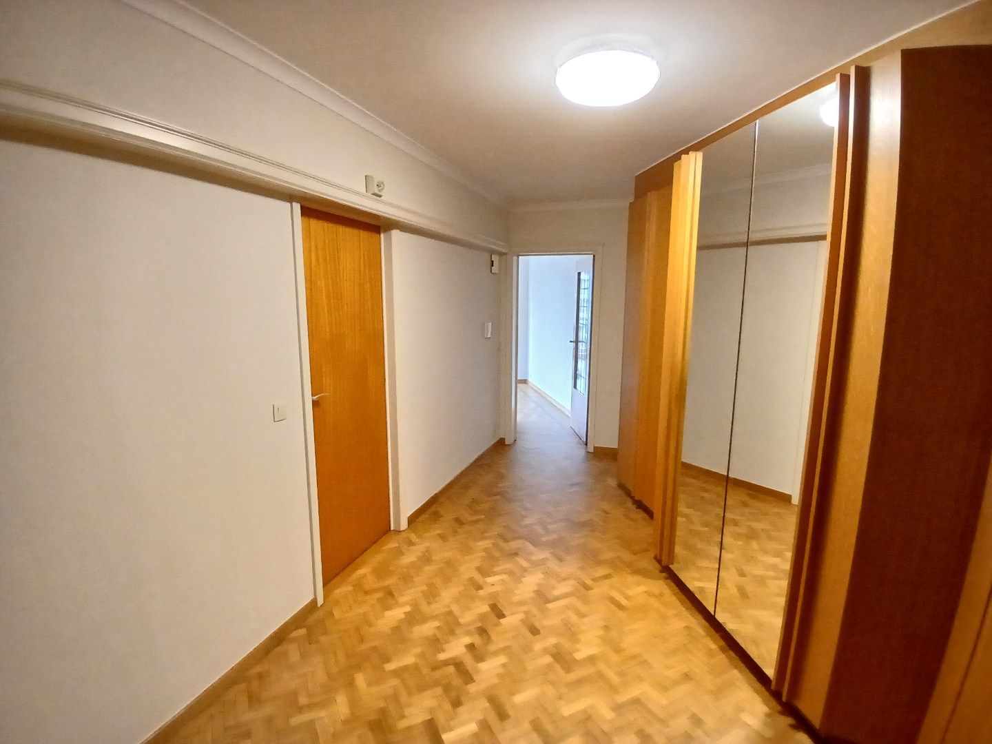 Hoekapp met 2 slpks nabij station Gent-Sint-Pieters foto 2