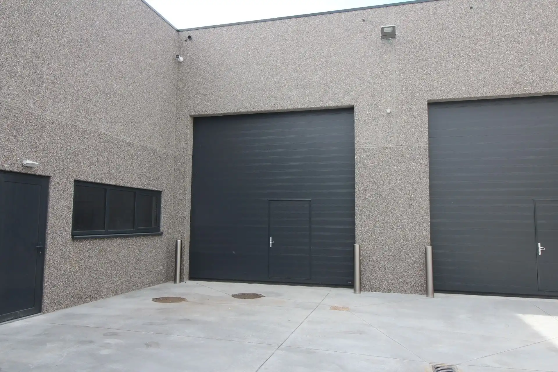 Unit, nieuwbouw, te huur voor opslag of productie. foto 2