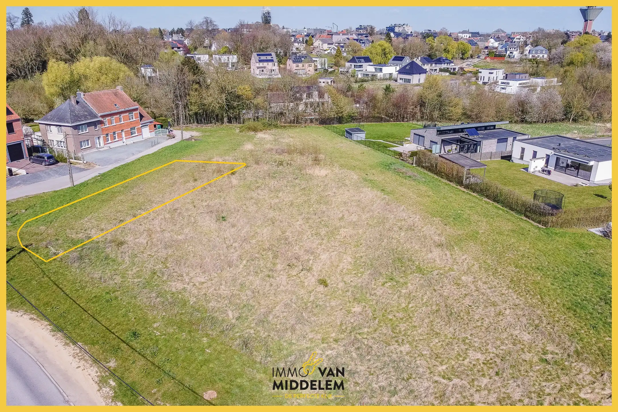 RUSTIG GELEGEN BOUWGROND OP +/- 9a05ca NABIJ CENTRUM ASSE foto {{pictureIndex}}