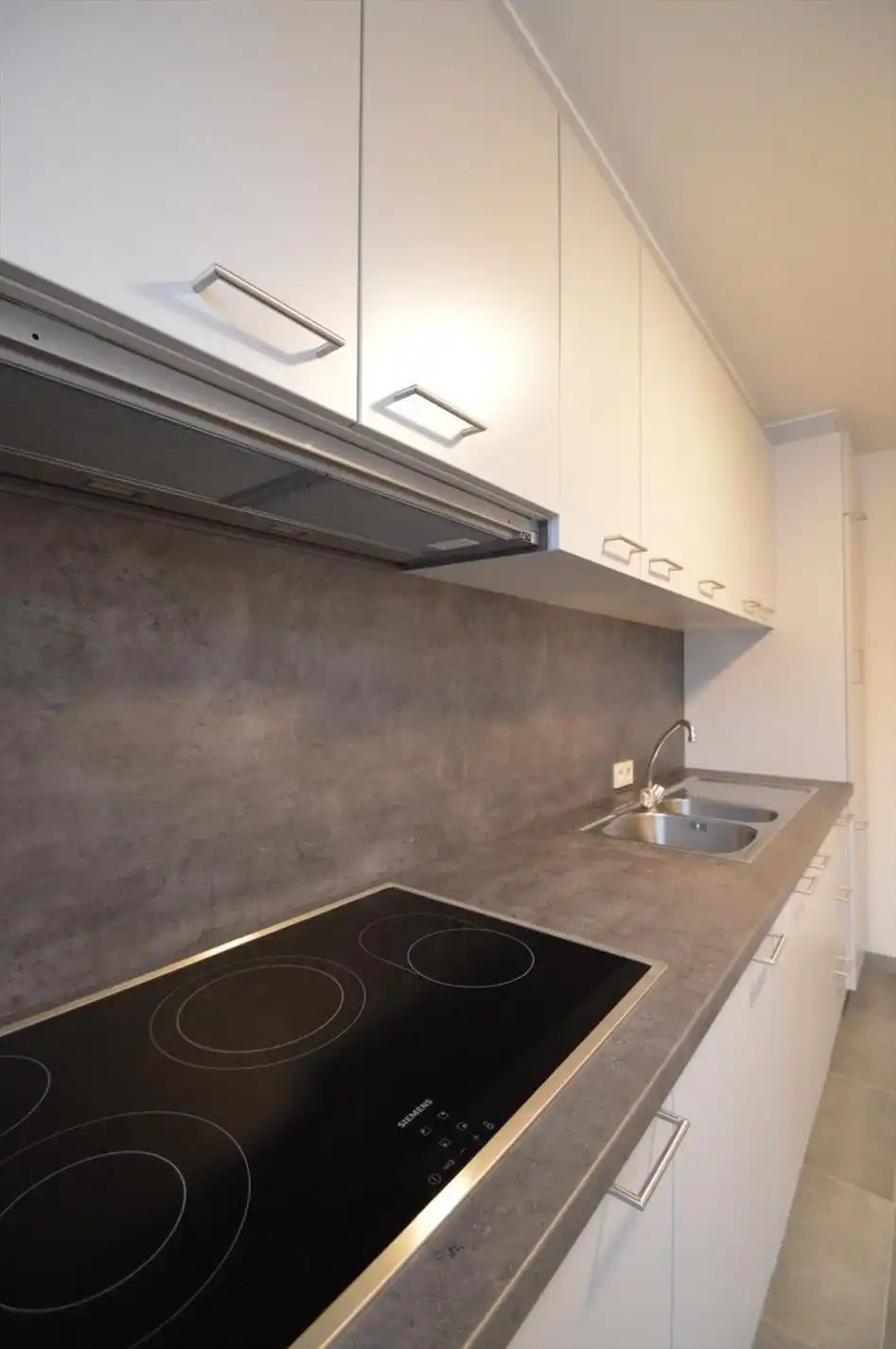 Degelijk en netjes gerenoveerd gelijkvloersappartement met 2 slaapkamers, terras en garage foto 11