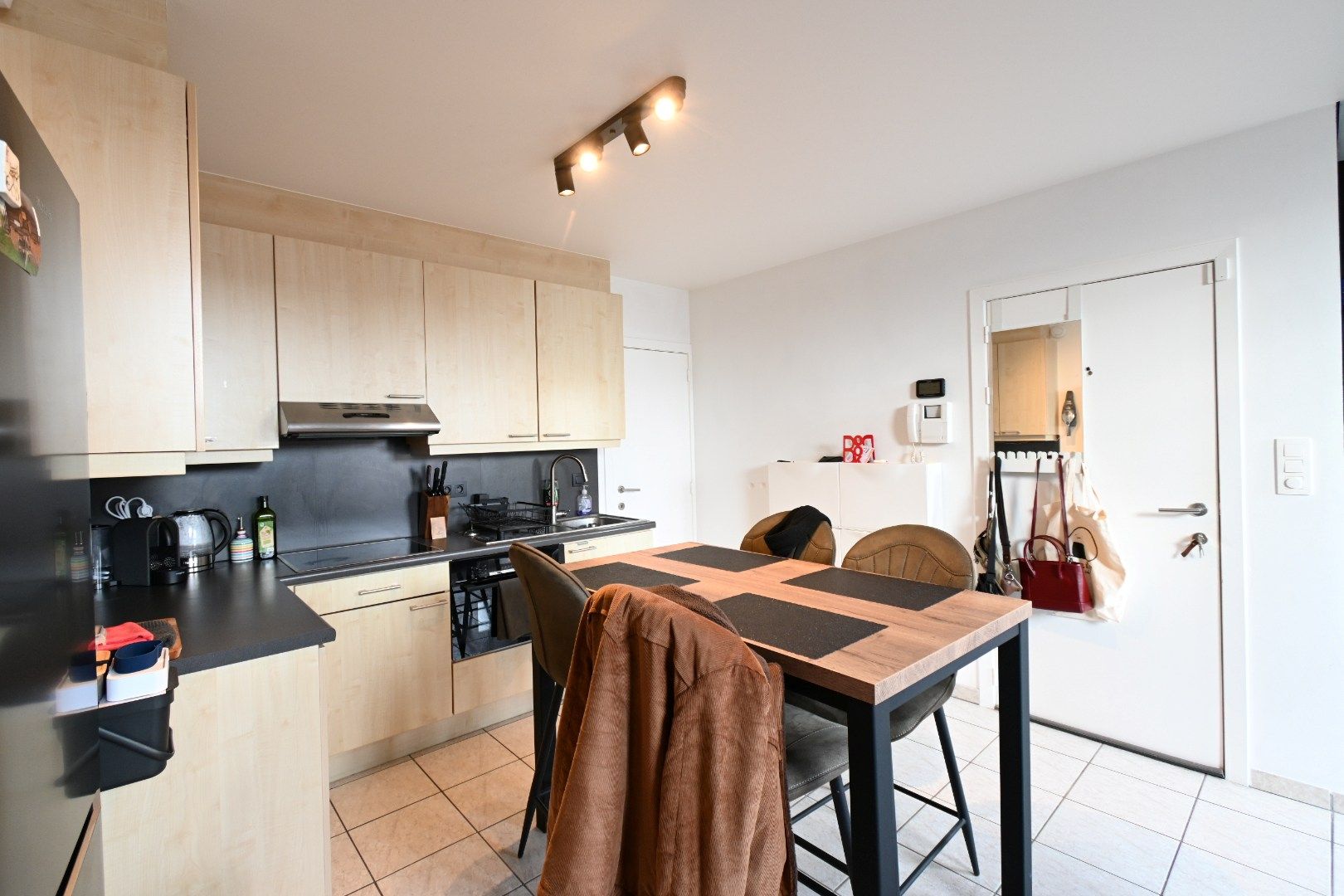 Knappe studio met mezzanine in Tongeren-centrum vlakbij park "De Motten" foto 4