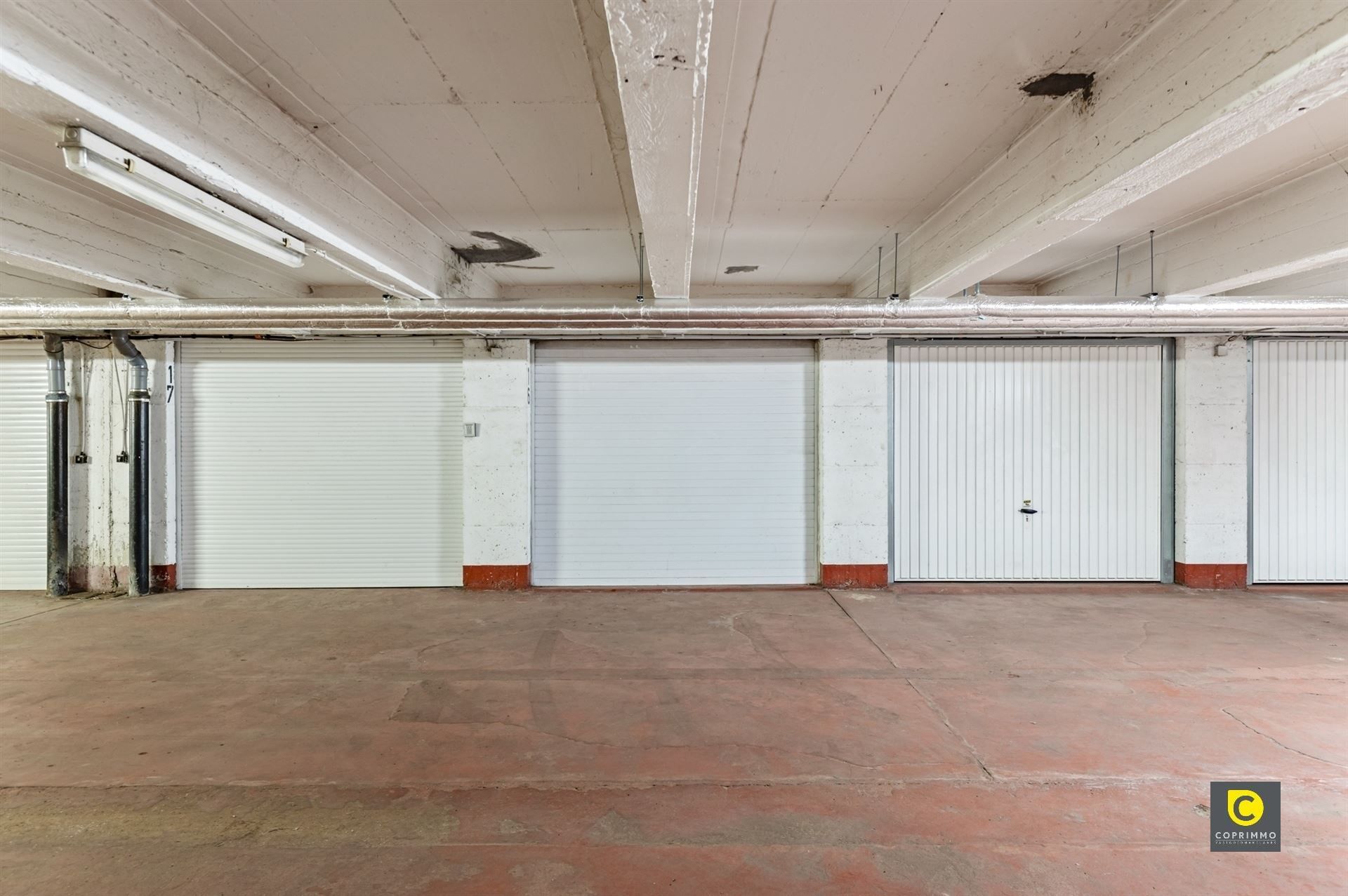 Ruime garagebox foto 2