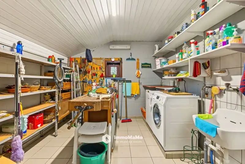 CHARMANTE INSTAPKLARE GEZINSWONING MET 3 SLPKS TE KOOP IN LO foto 16