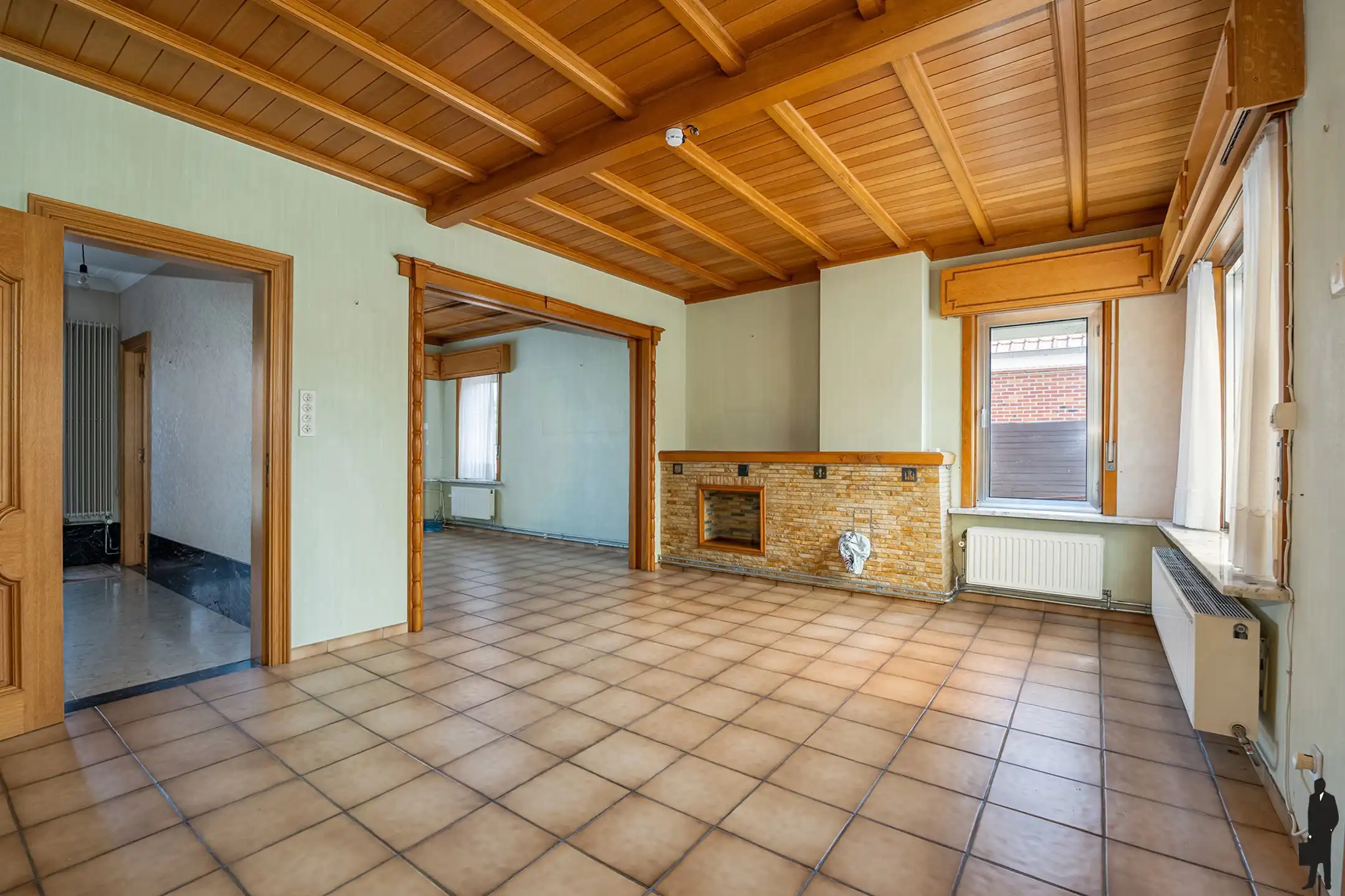Gezinswoning met veranda, garage en tuin op topligging  foto 2