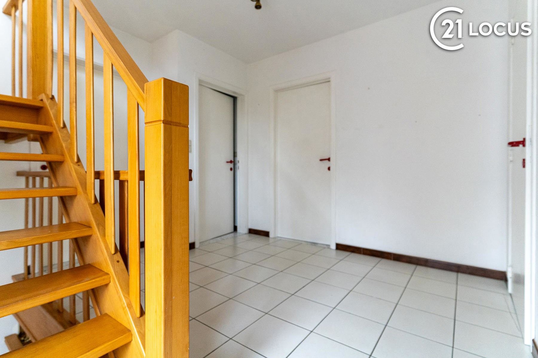 Ruime woning in rustige buurt te Zwijndrecht - 5 slaapkamers foto 9