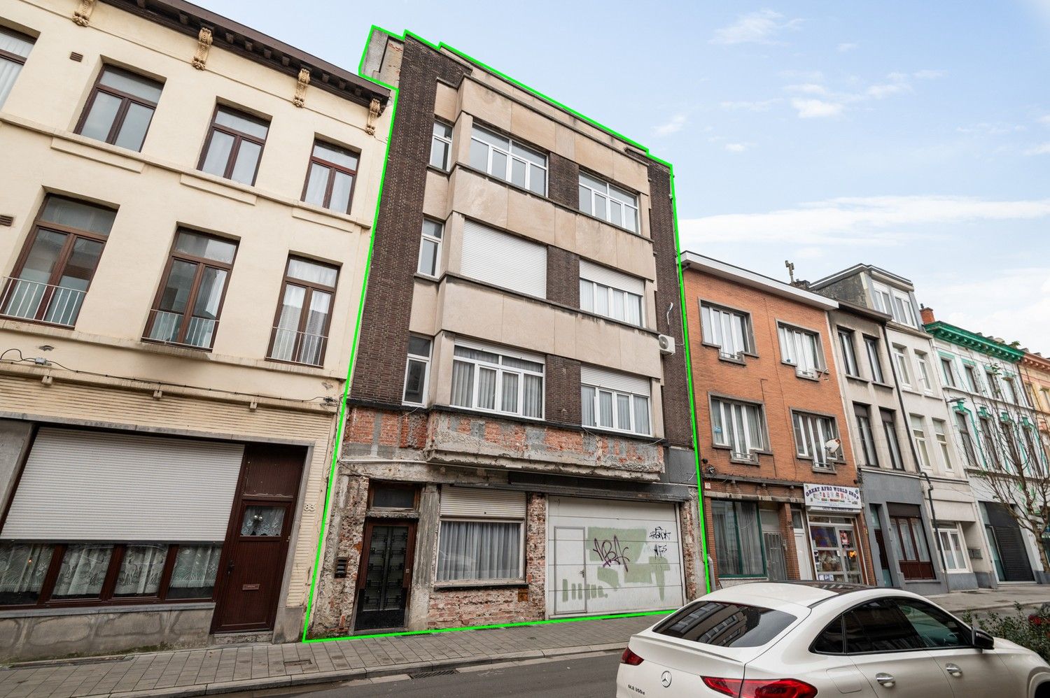 Opbrengsteigendom met een groot magazijn en 3 appartementen te koop! foto 34