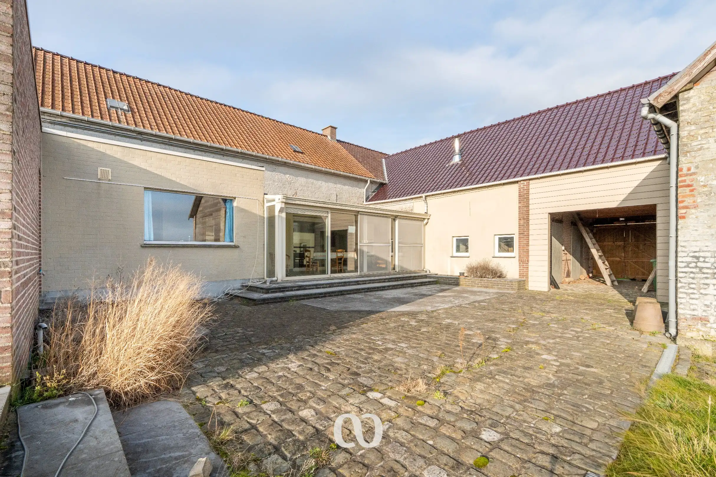 Gerenoveerde hoeve met atelier en een prachtig zicht foto 13