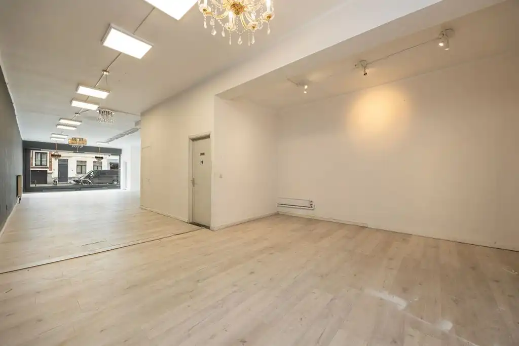 Ruime Handelsgelijkvloers met grote visibiliteit foto 4