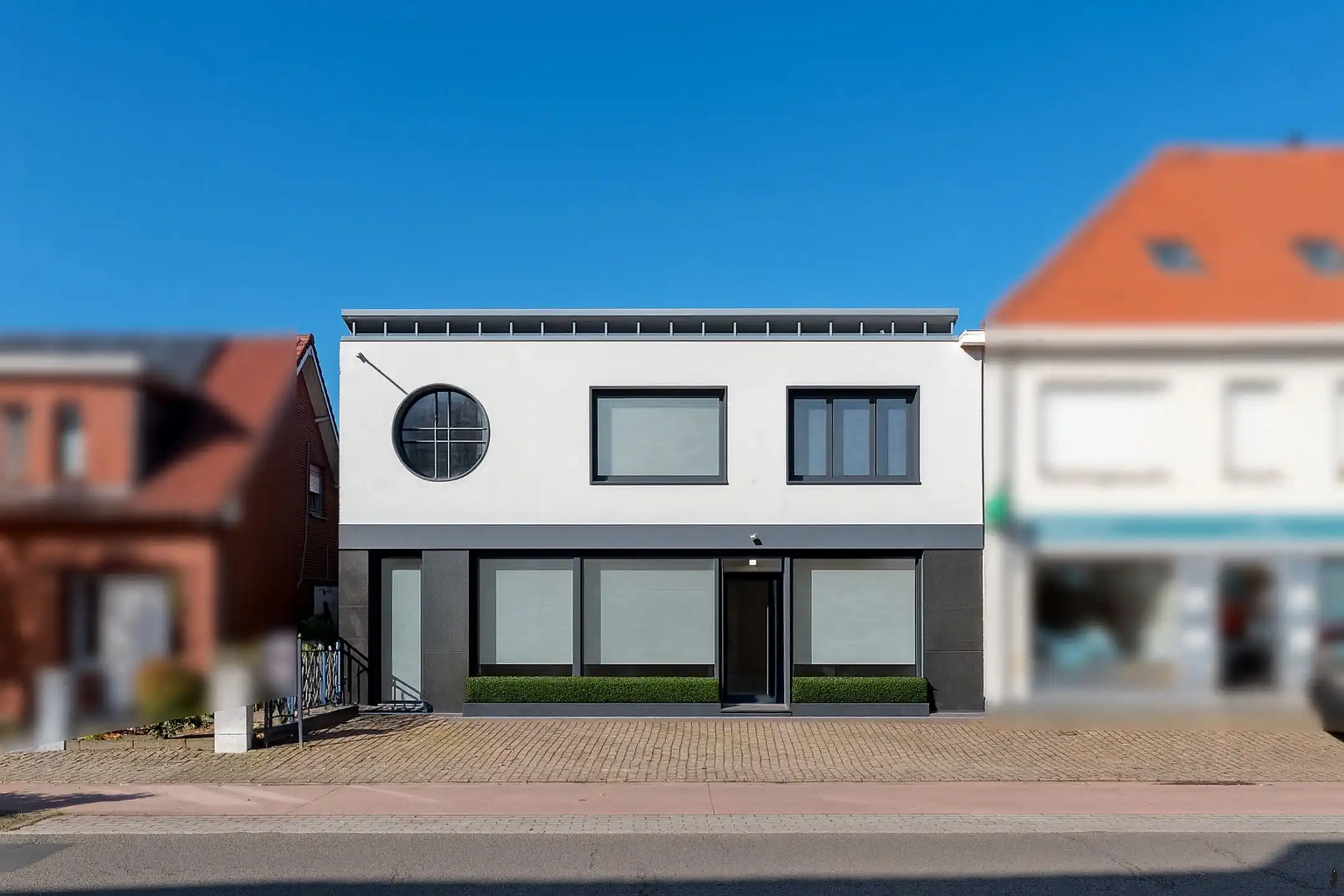 Handelsruimte van ca.163m2 aan doorgaande weg in Arendonk foto {{pictureIndex}}