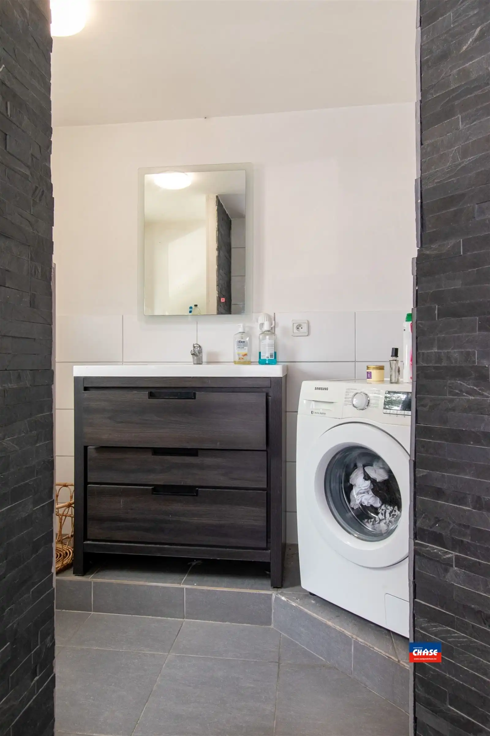 Handelspand met appartement en garagebox foto 18