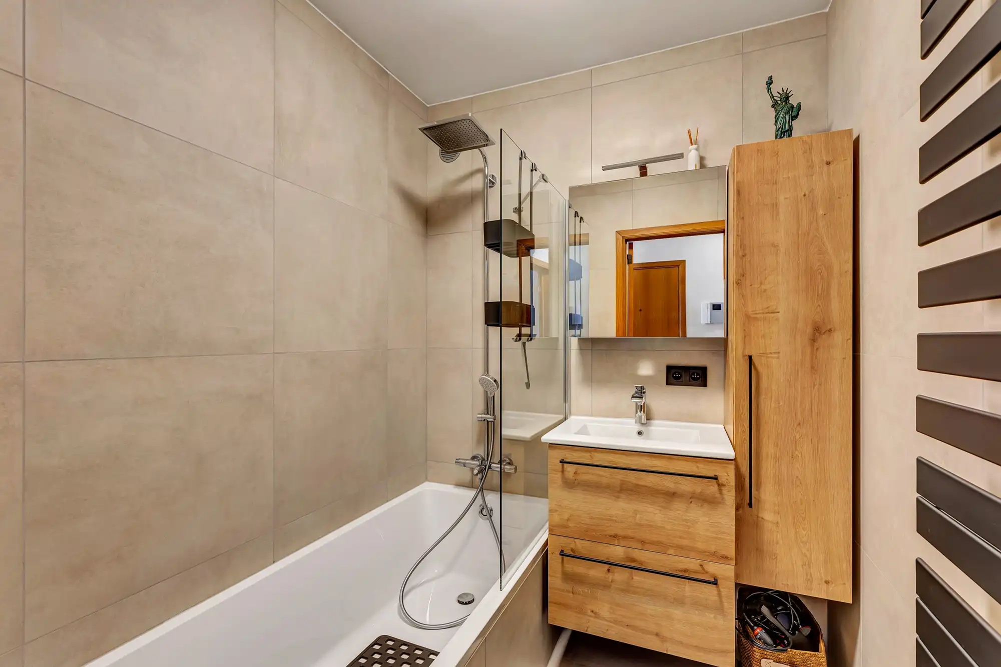 Instapklaar, centraal gelegen appartement met garage foto 11