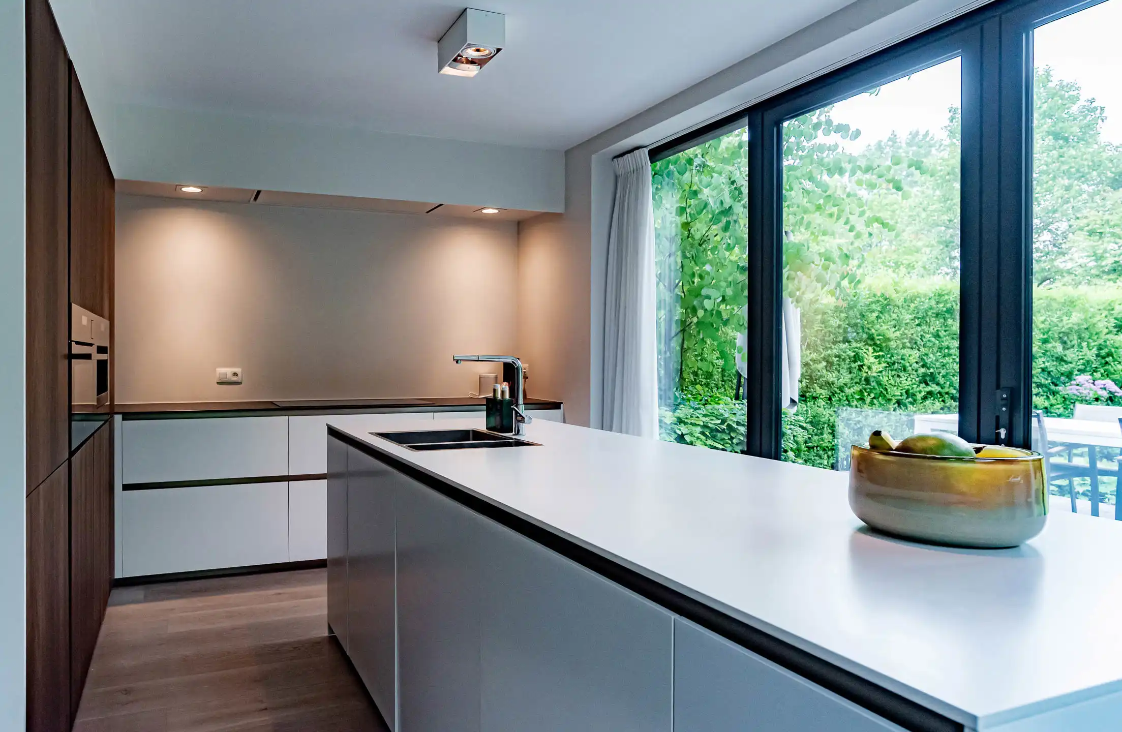 Prachtig gerenoveerde halfopen woning op een mooi perceel foto 12