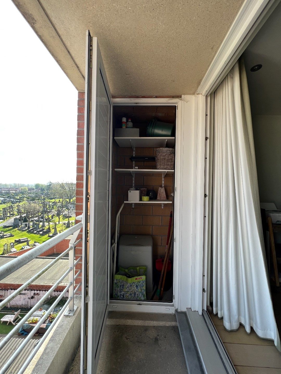 Ruim en kwalitatief afgewerkt appartement in het centrum Ieper foto 23