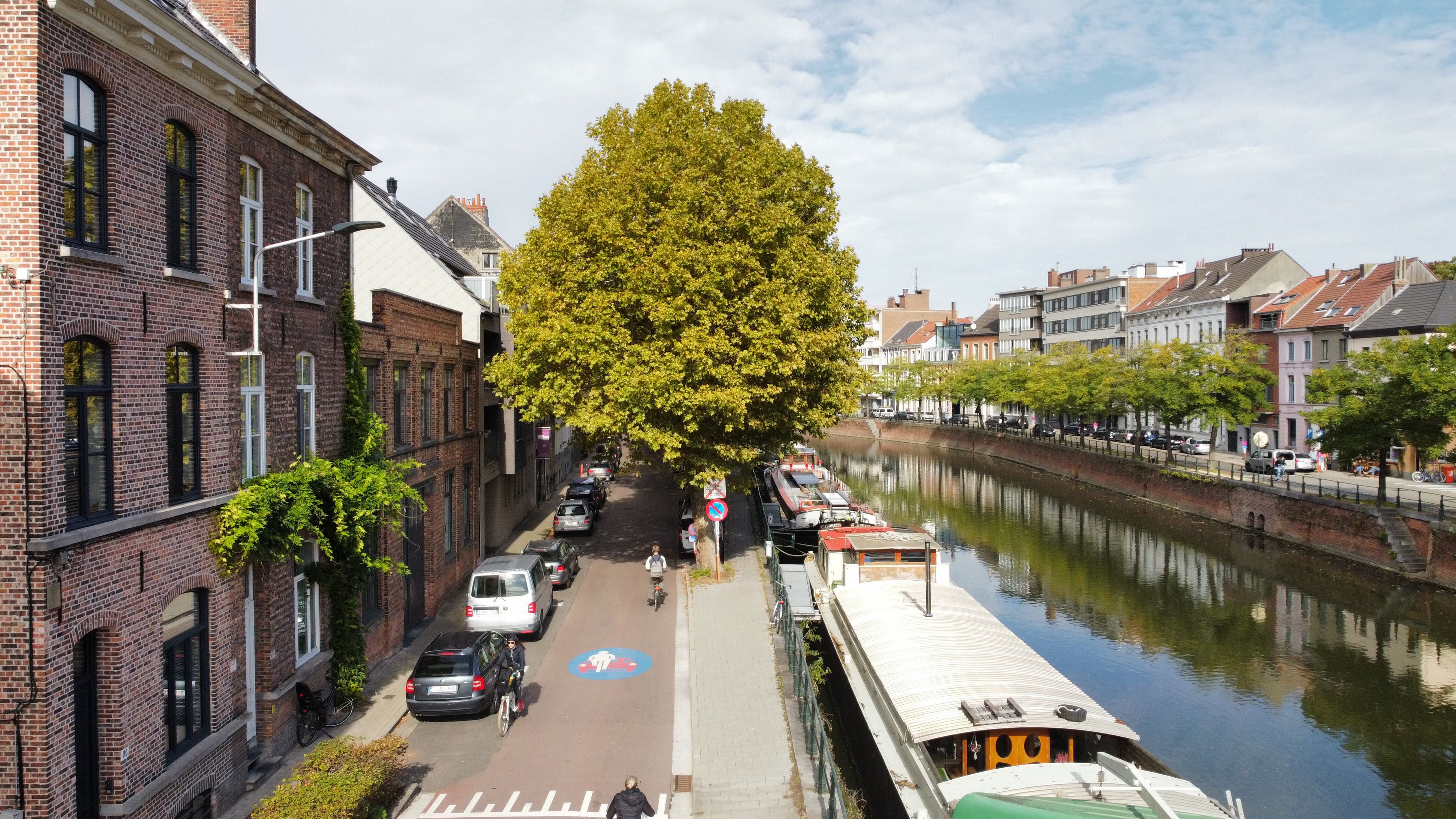 Instapklaar appartement met uniek waterzicht en zonnig terras foto {{pictureIndex}}