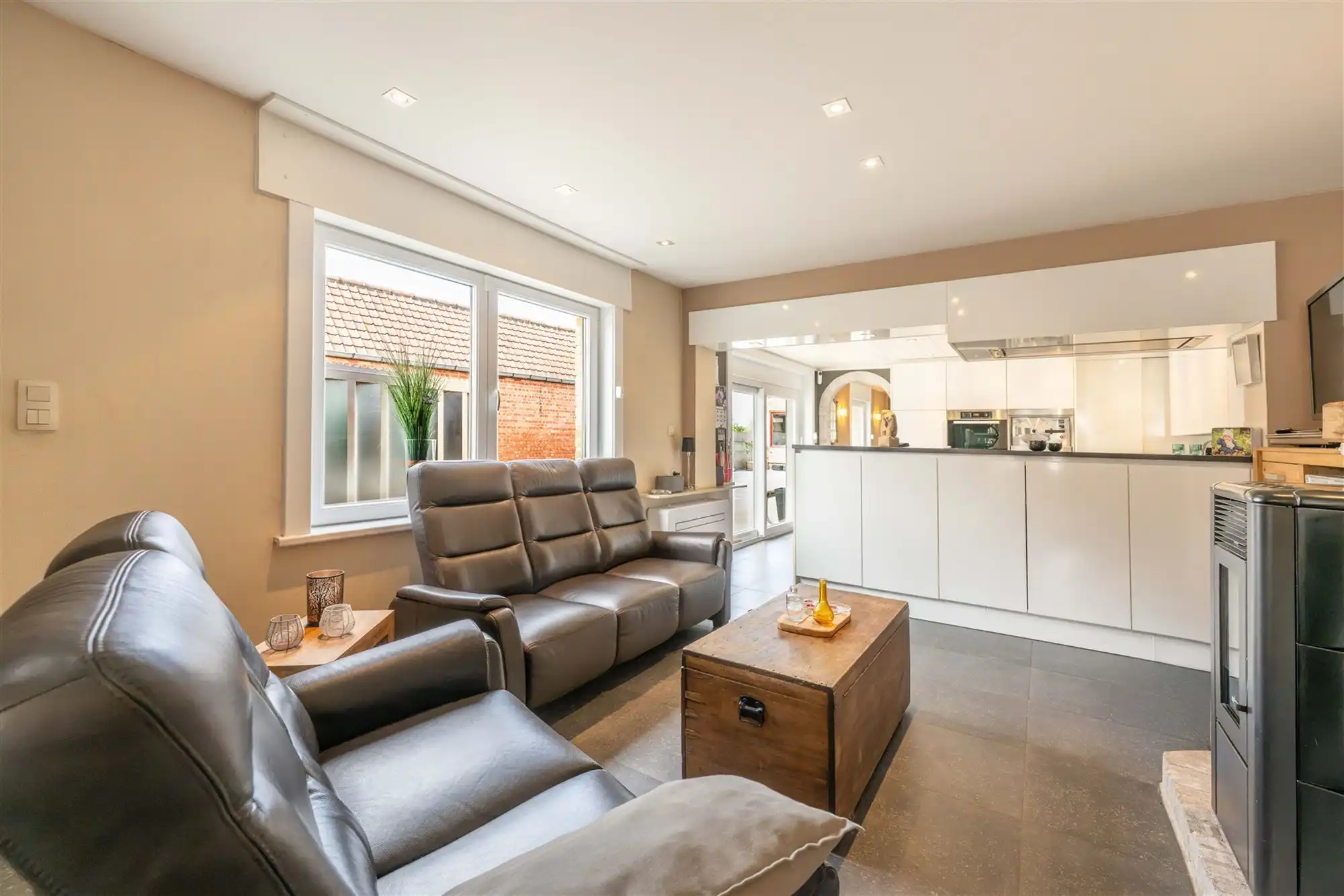 Woning met loods foto 9