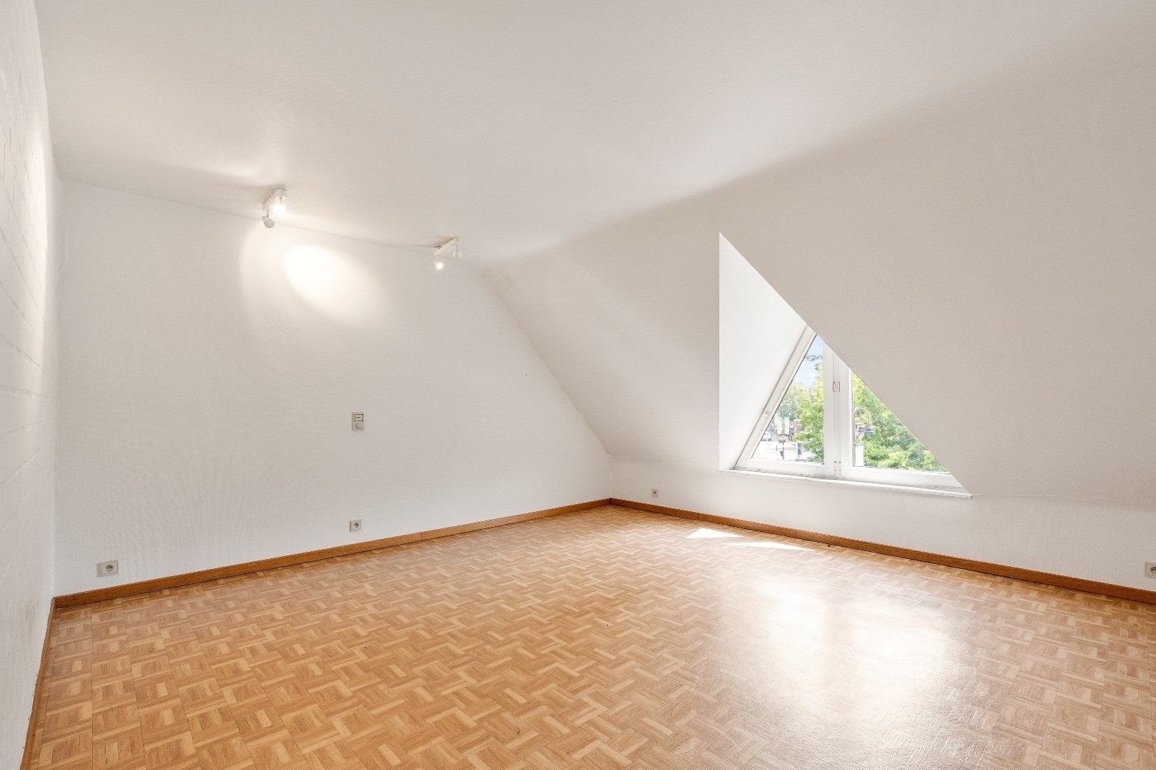 Uniek handelspand met duplexappartement op een toplocatie in Dadizele foto 14