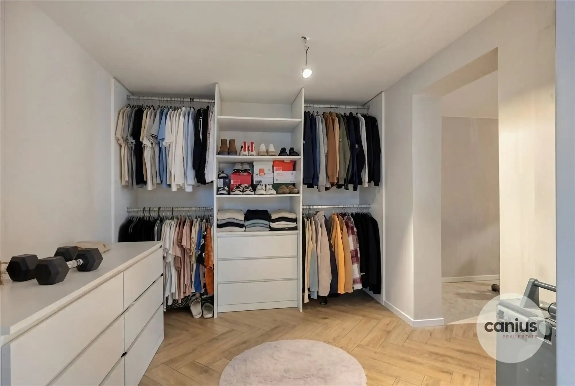 KNAPPE GELIJKVLOERSE WONING MET 4 SLAAPKAMERS foto 16