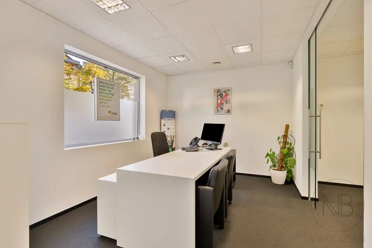 Instapklare en goed gelegen kantoorruimte foto 11