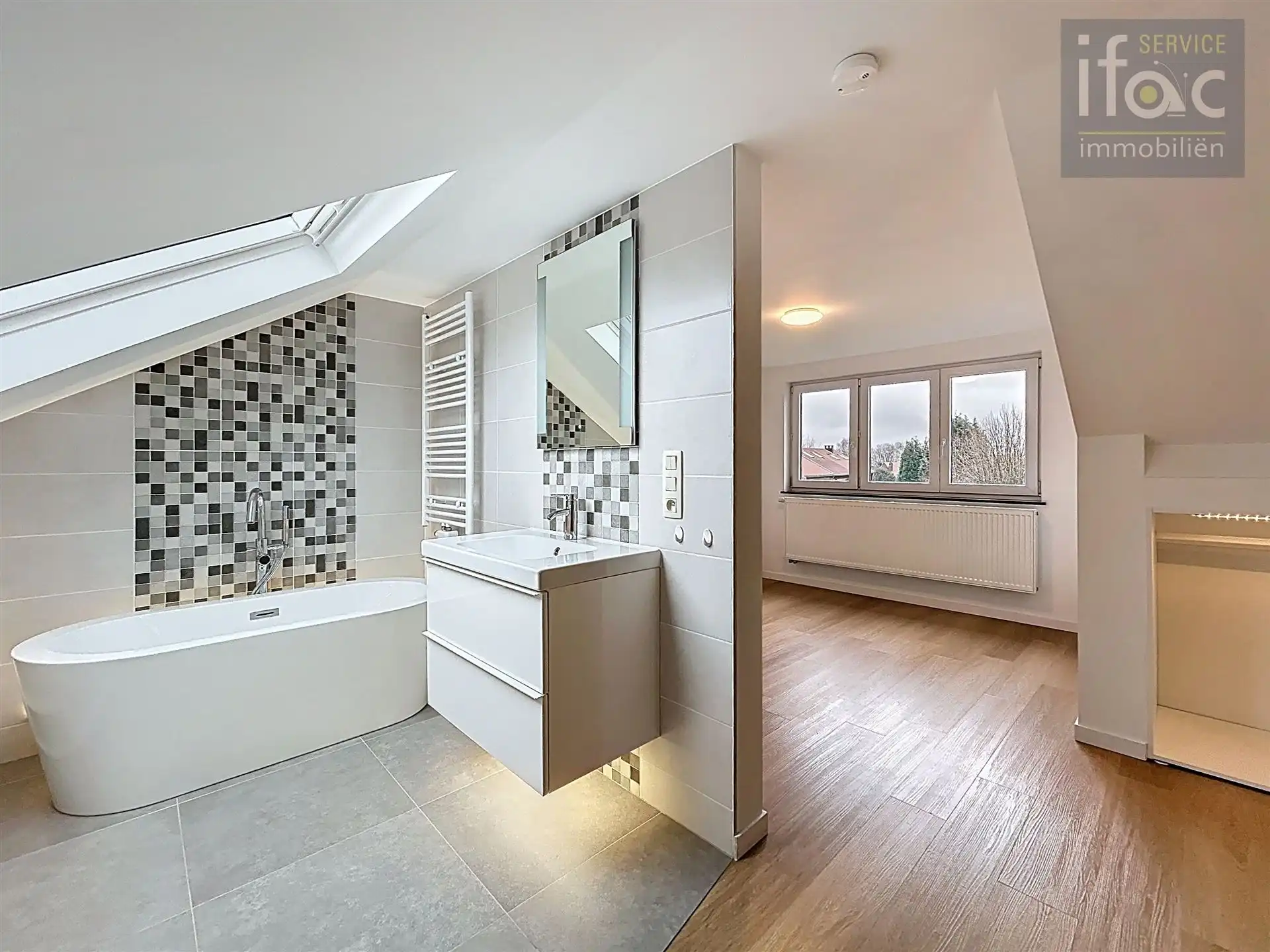 Mooi gerenoveerde woning met 4 slaapkamers en 2 badkamers. foto 13