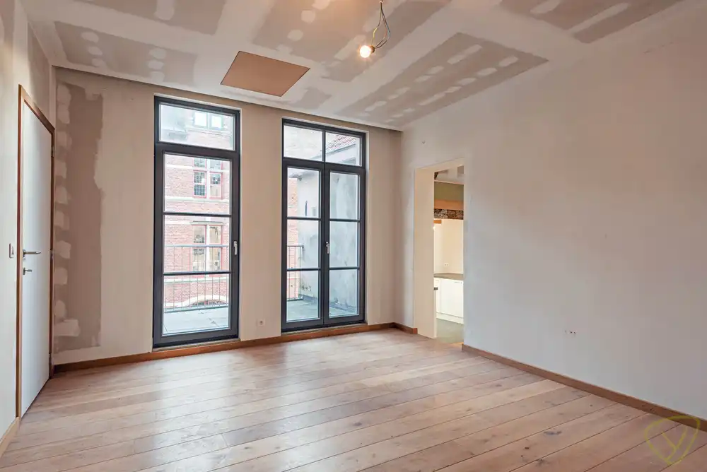 Uitzonderlijk en volledig vernieuwd duplex-appartement gelegen op de Markt van Eeklo! foto 9