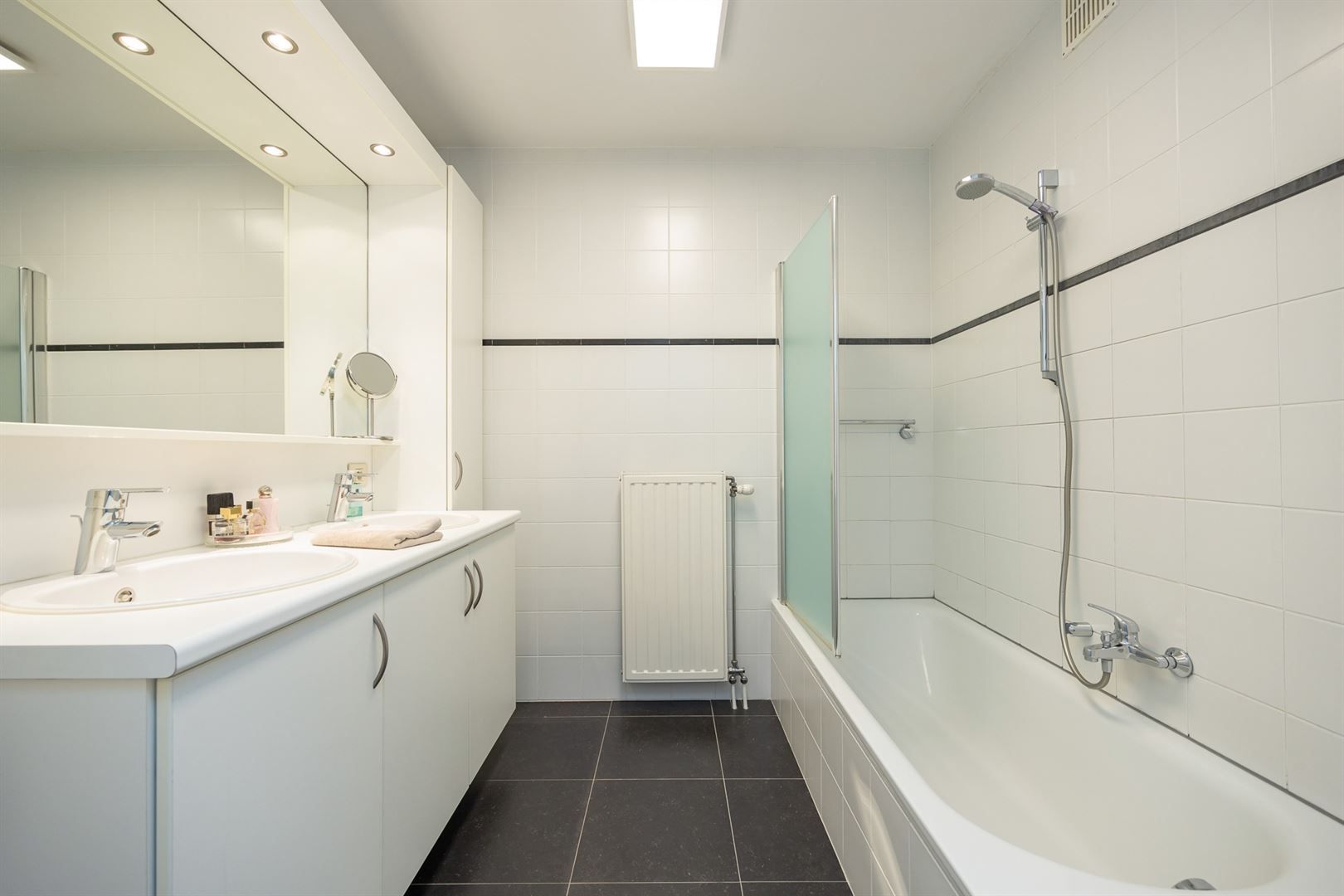 Lichtrijk penthouse met terras, zolder en dubbele garagebox. foto 17