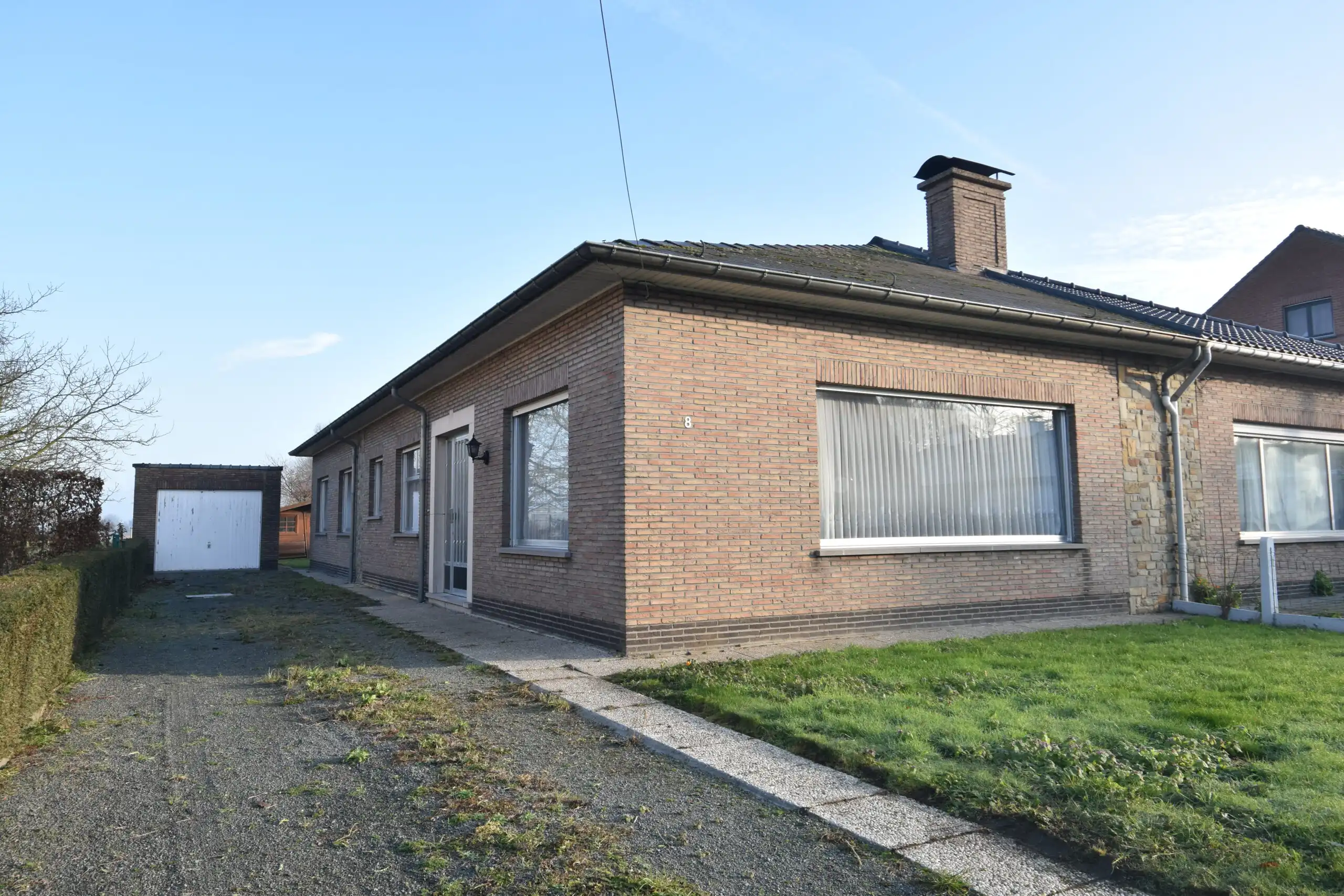 Landelijk gelegen bungalow met 3 slaapkamers en open zicht foto {{pictureIndex}}