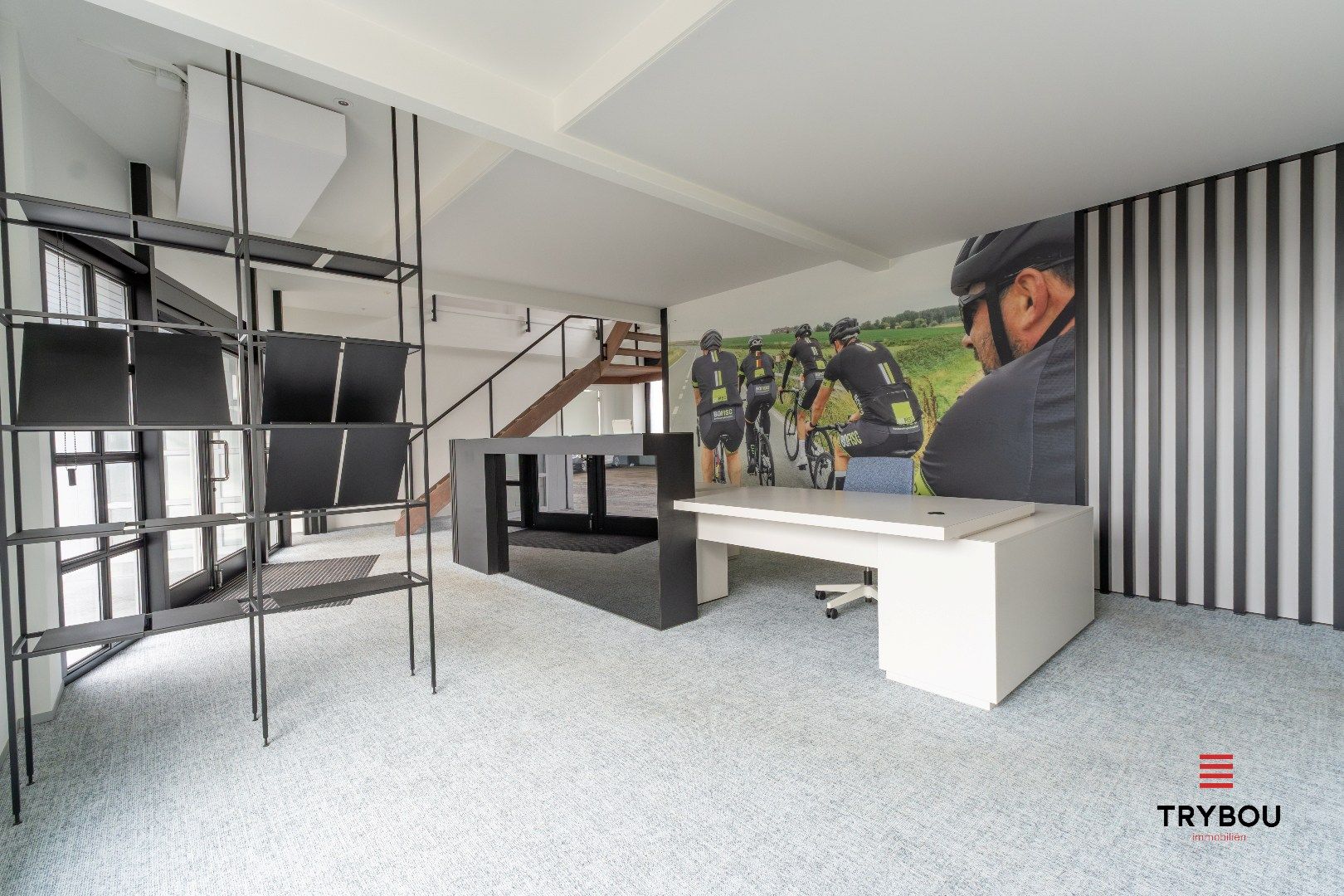 Groot kantoorgebouw op toplocatie te Ieper foto 4