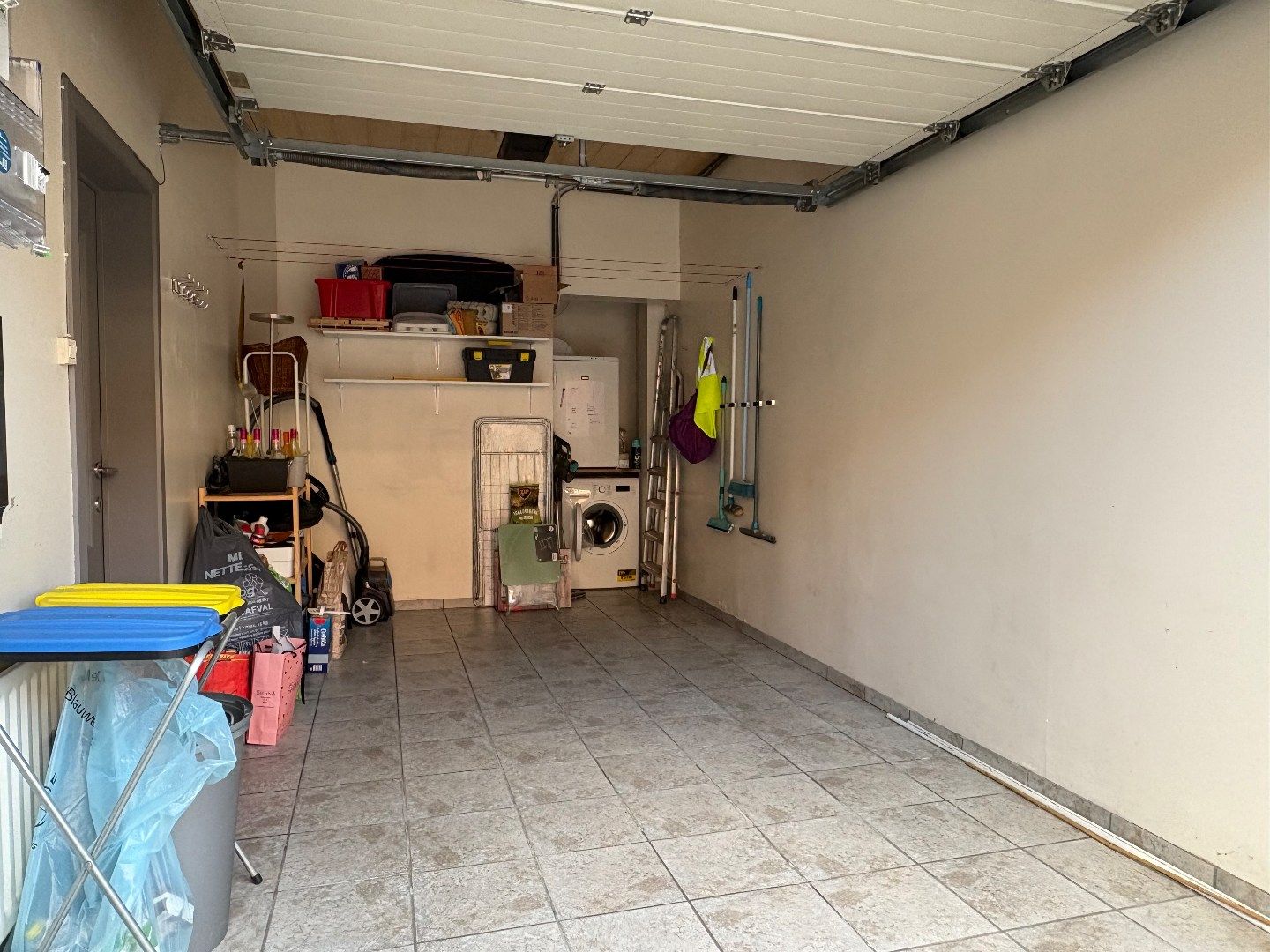 Woning met 2 slaapkamers, vernieuwde badkamer en inpandige garage te huur in Harelbeke  foto 11