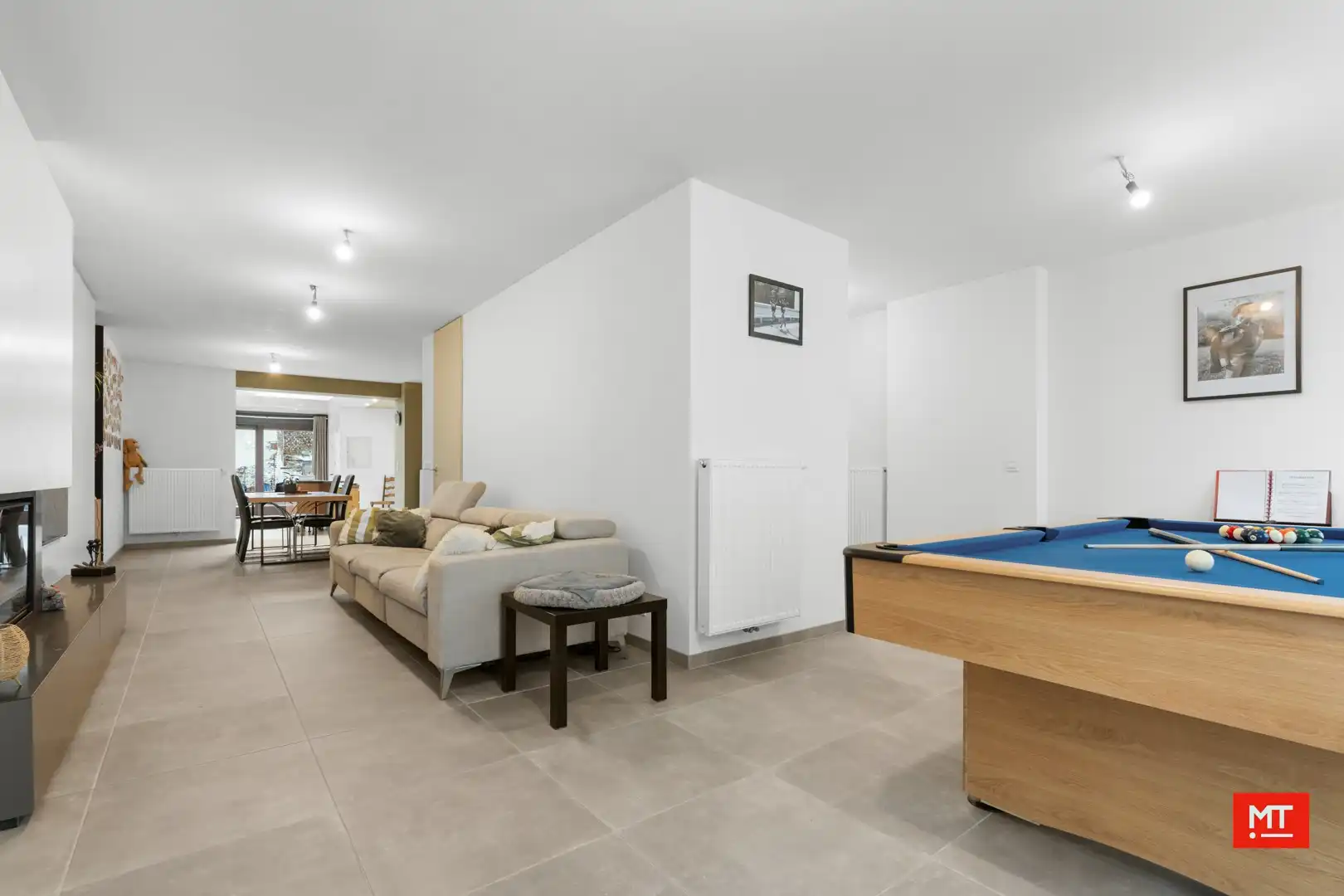 Instapklare woning met 4 slaapkamers en stadskoer in hartje Wervik foto 3