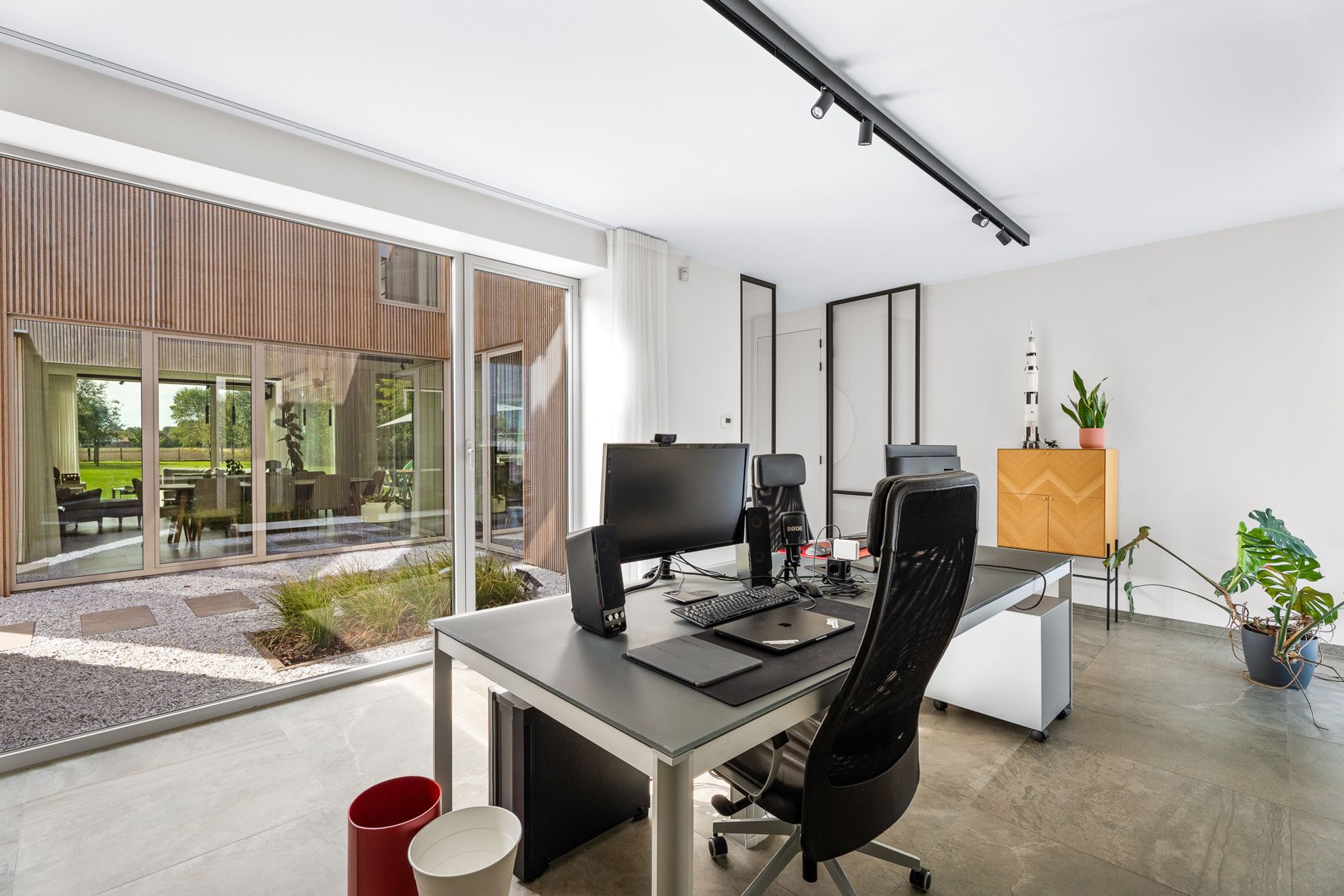 Strakke moderne 4 slpk. villa op ruim ZW perceel! foto 9